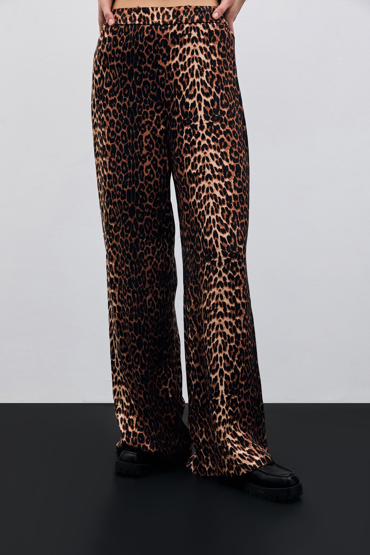 Bol Paça Leopar Pantolon - Siyah