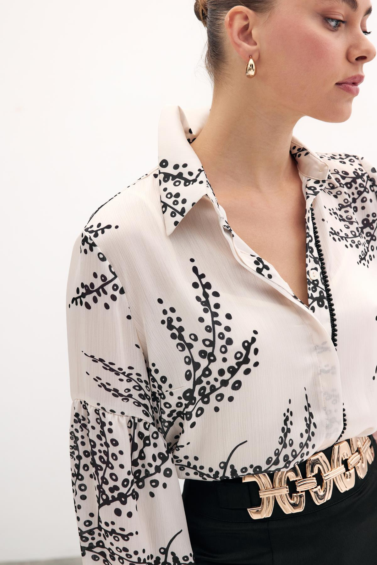 Boncuk Aksesuarlı Gömlek - Desenli Bej