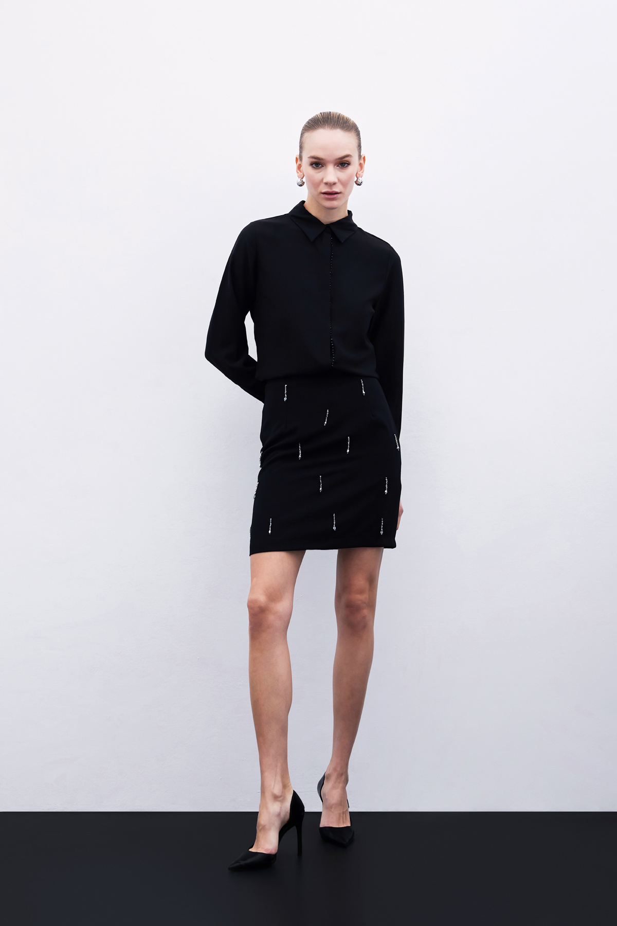 Boncuk Aksesuarlı Gömlek - Siyah