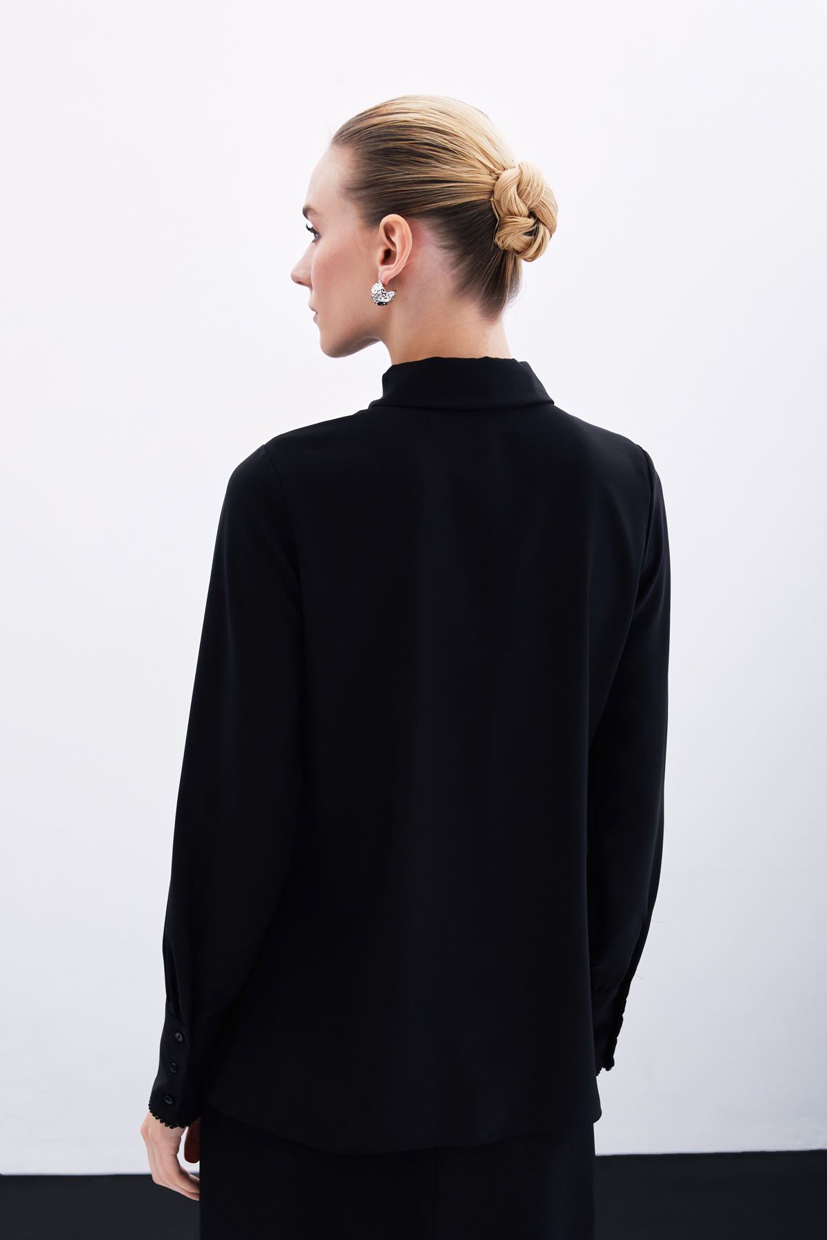 Boncuk Aksesuarlı Gömlek - Siyah