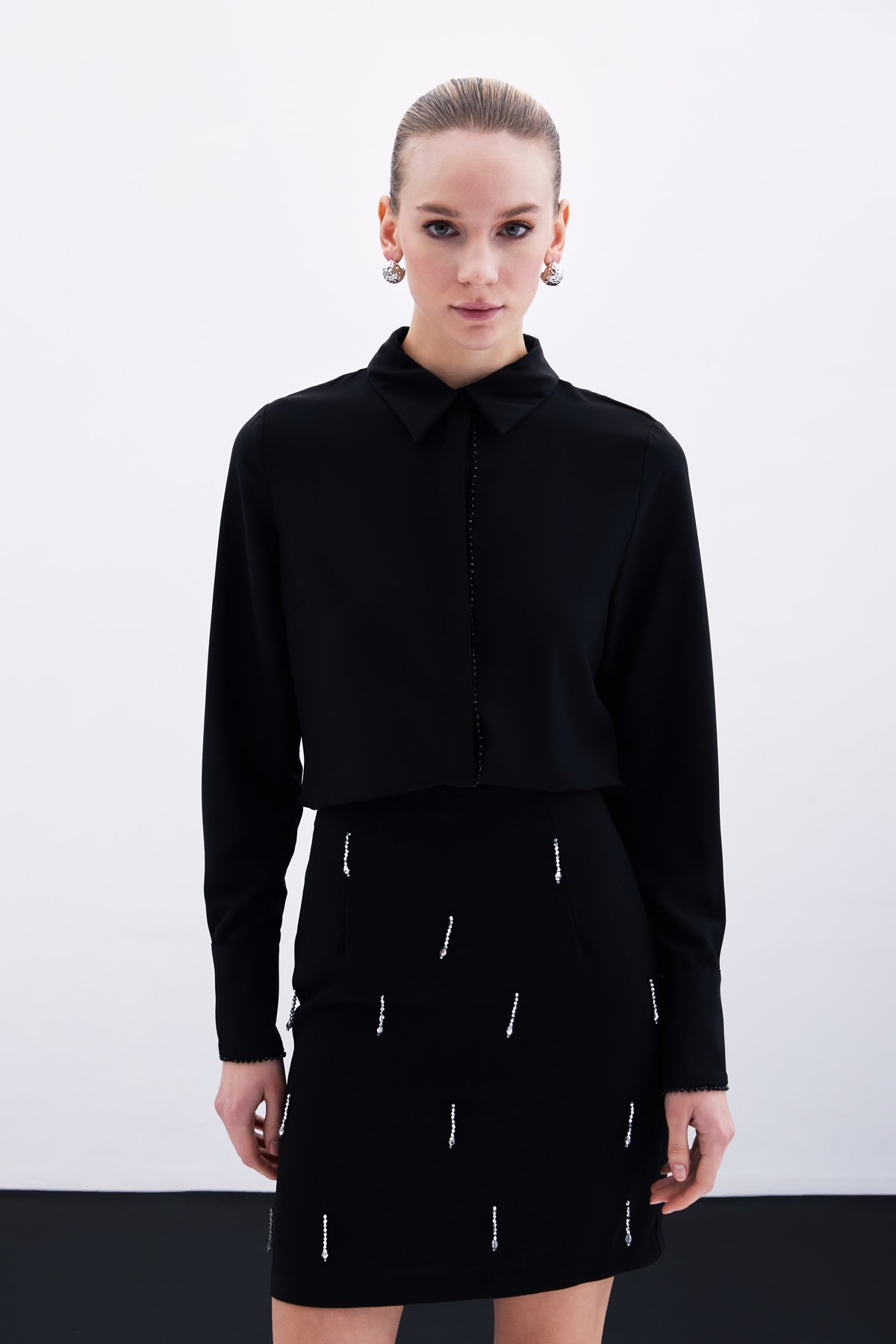 Boncuk Aksesuarlı Gömlek - Siyah