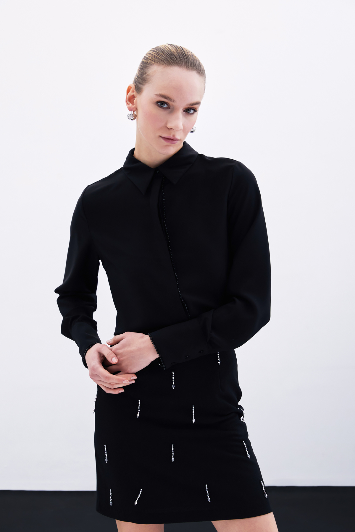 Boncuk Aksesuarlı Gömlek - Siyah