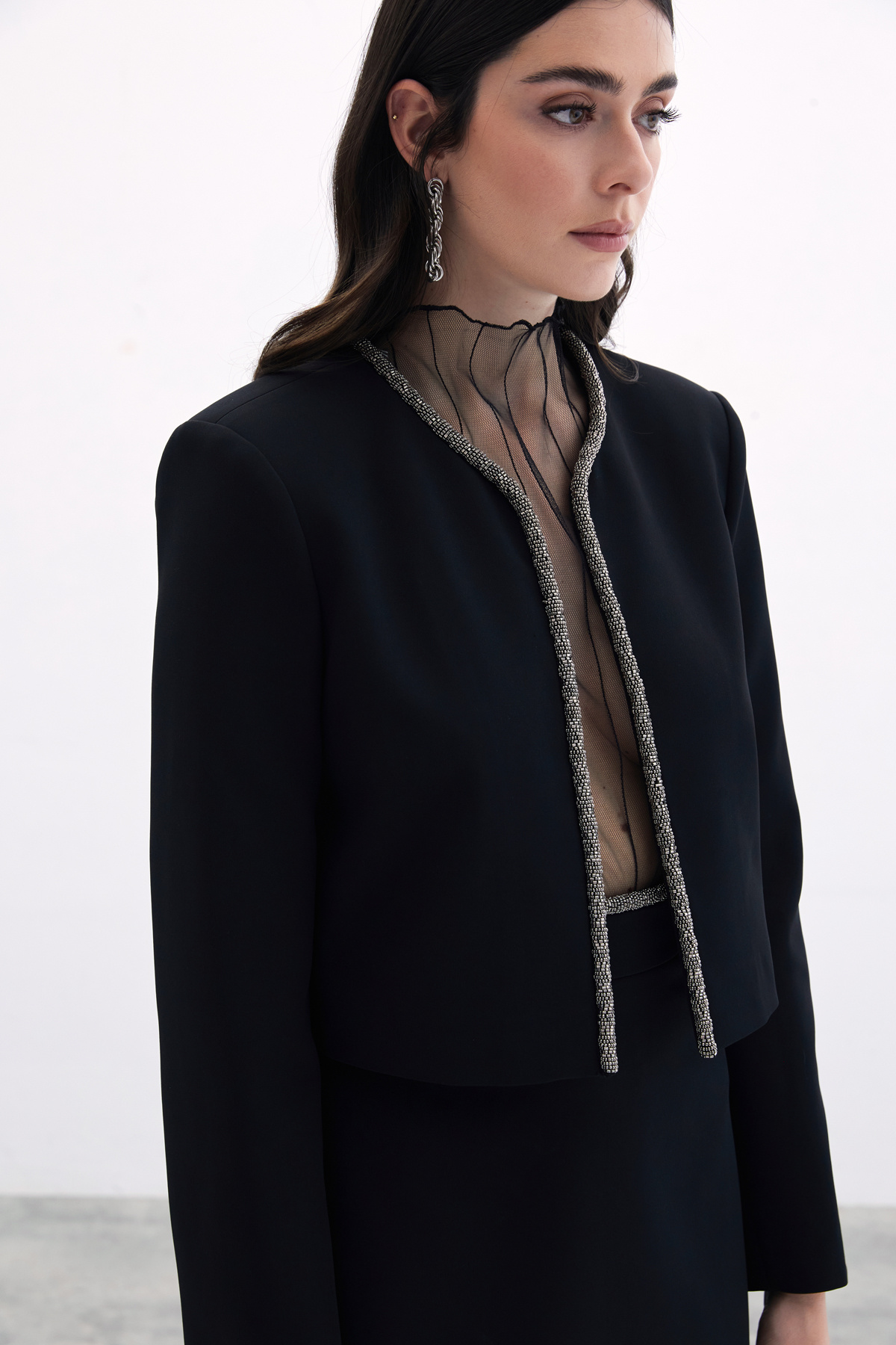 Boncuklu Kısa Ceket - Siyah