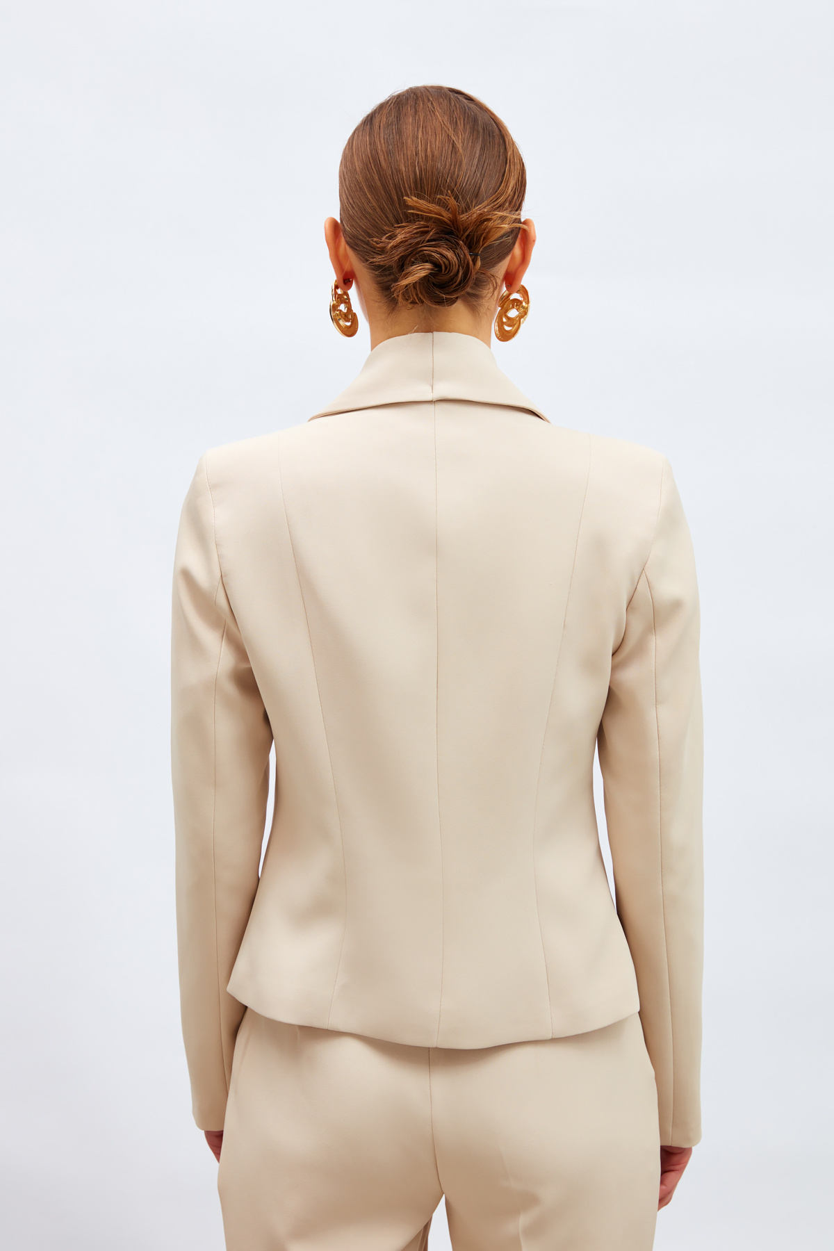 Broş Detaylı Kısa Ceket - BEJ