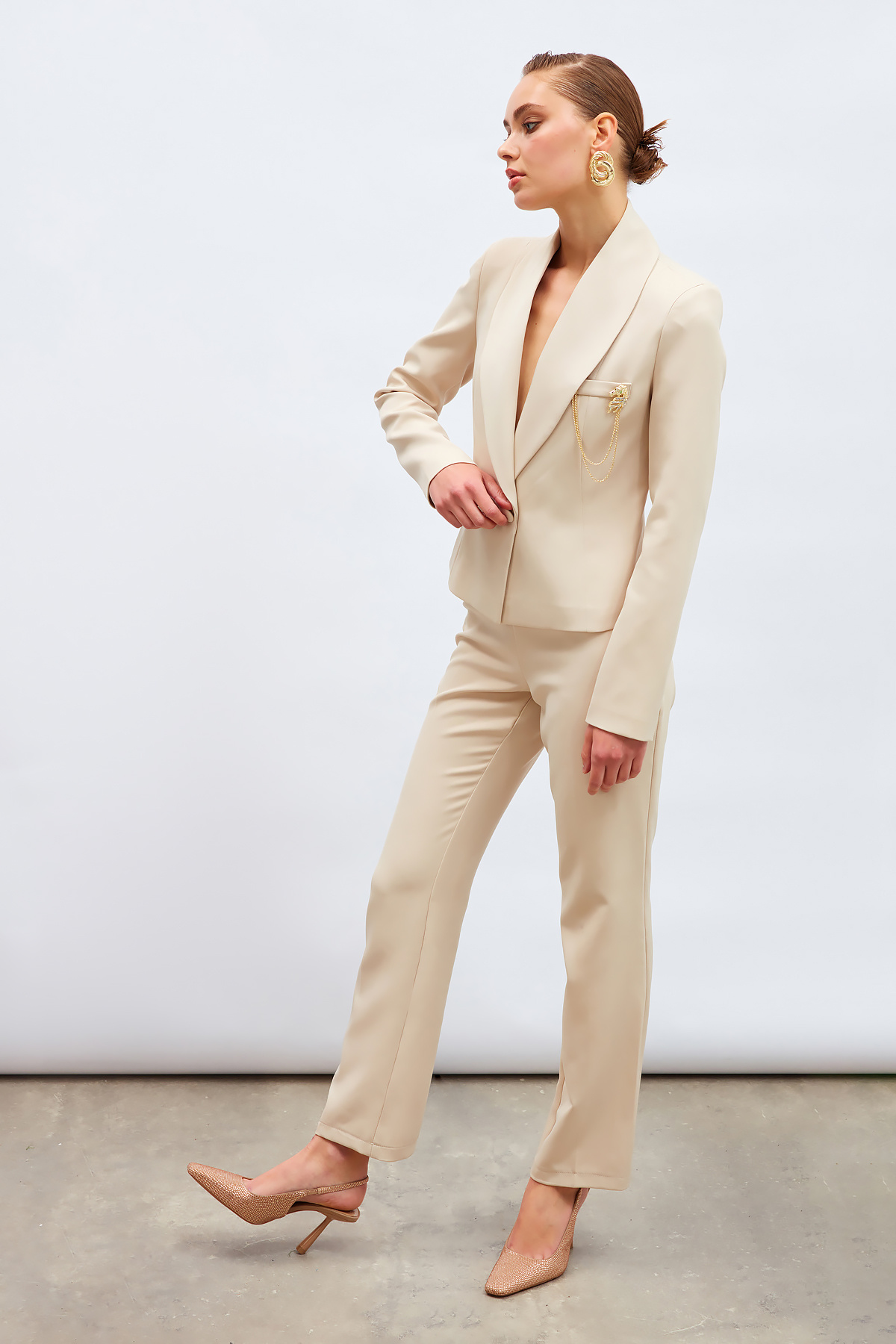 Broş Detaylı Kısa Ceket - BEJ