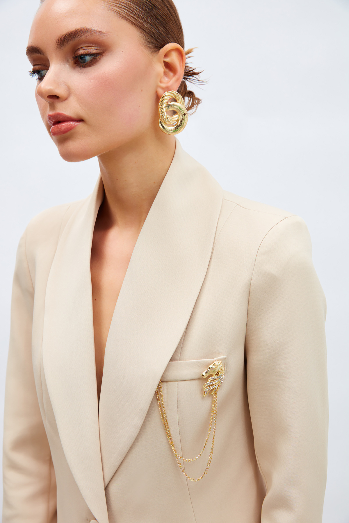 Broş Detaylı Kısa Ceket - BEJ