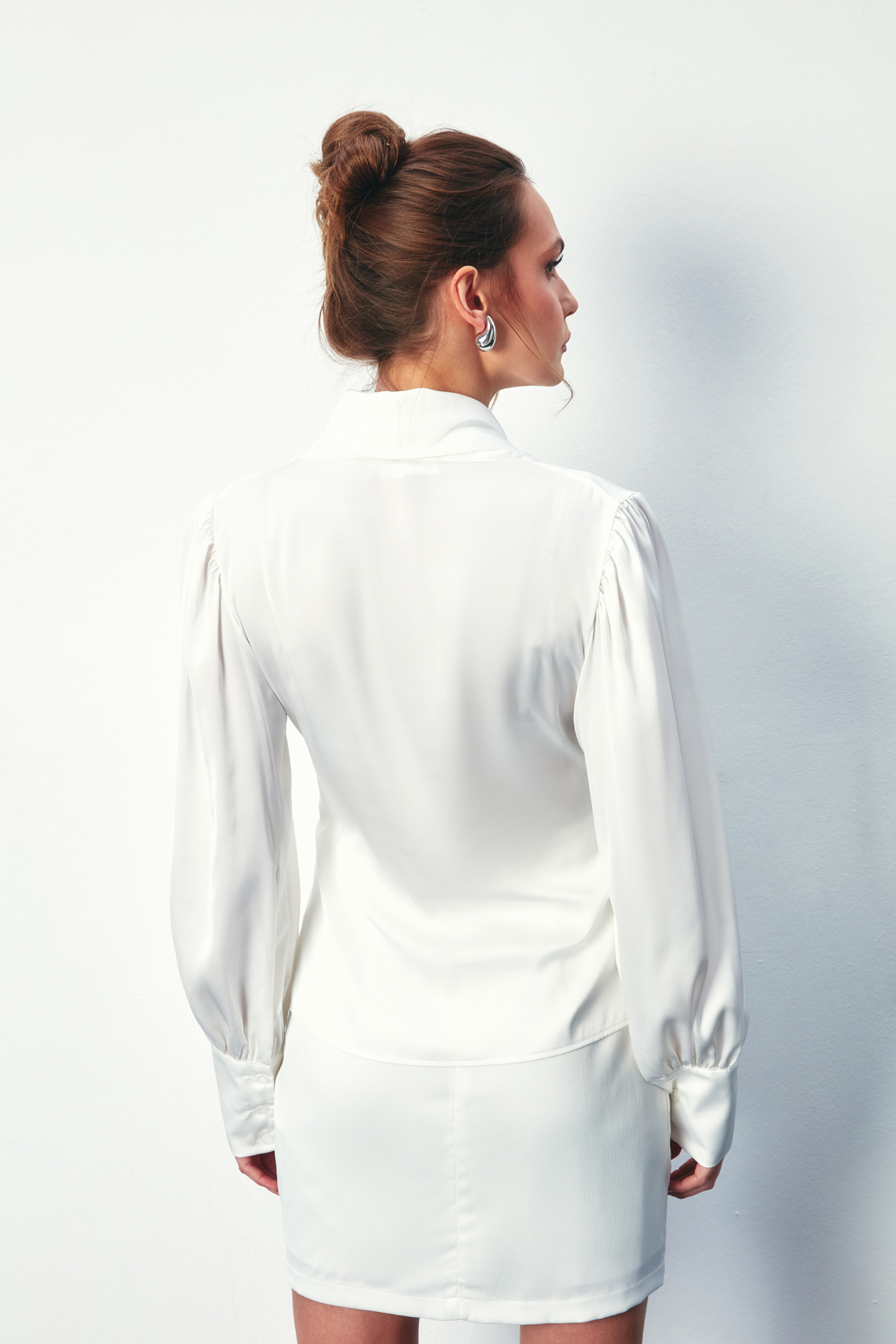 Broşlu Kruvaze Bluz - EKRU