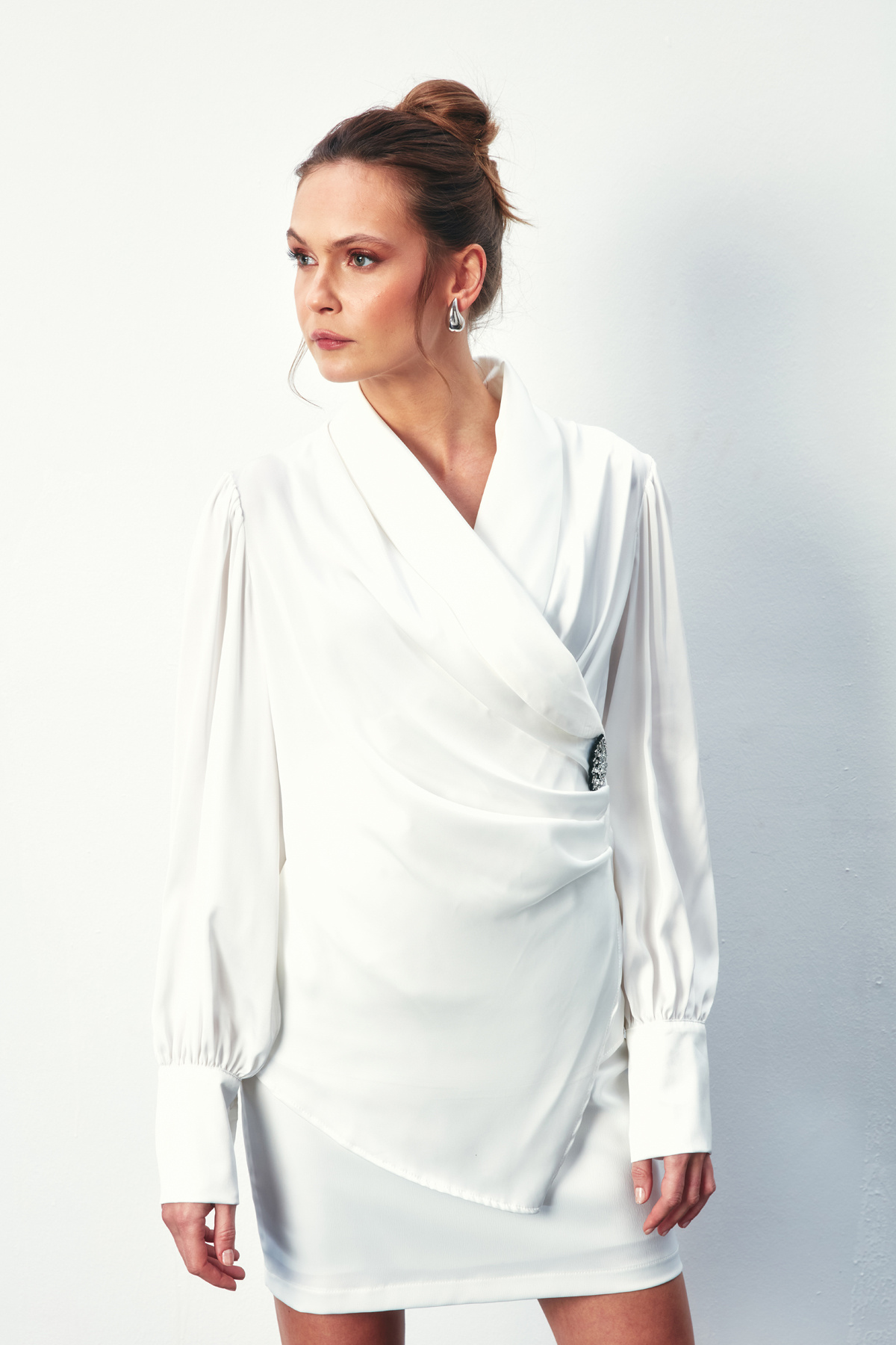 Broşlu Kruvaze Bluz - EKRU