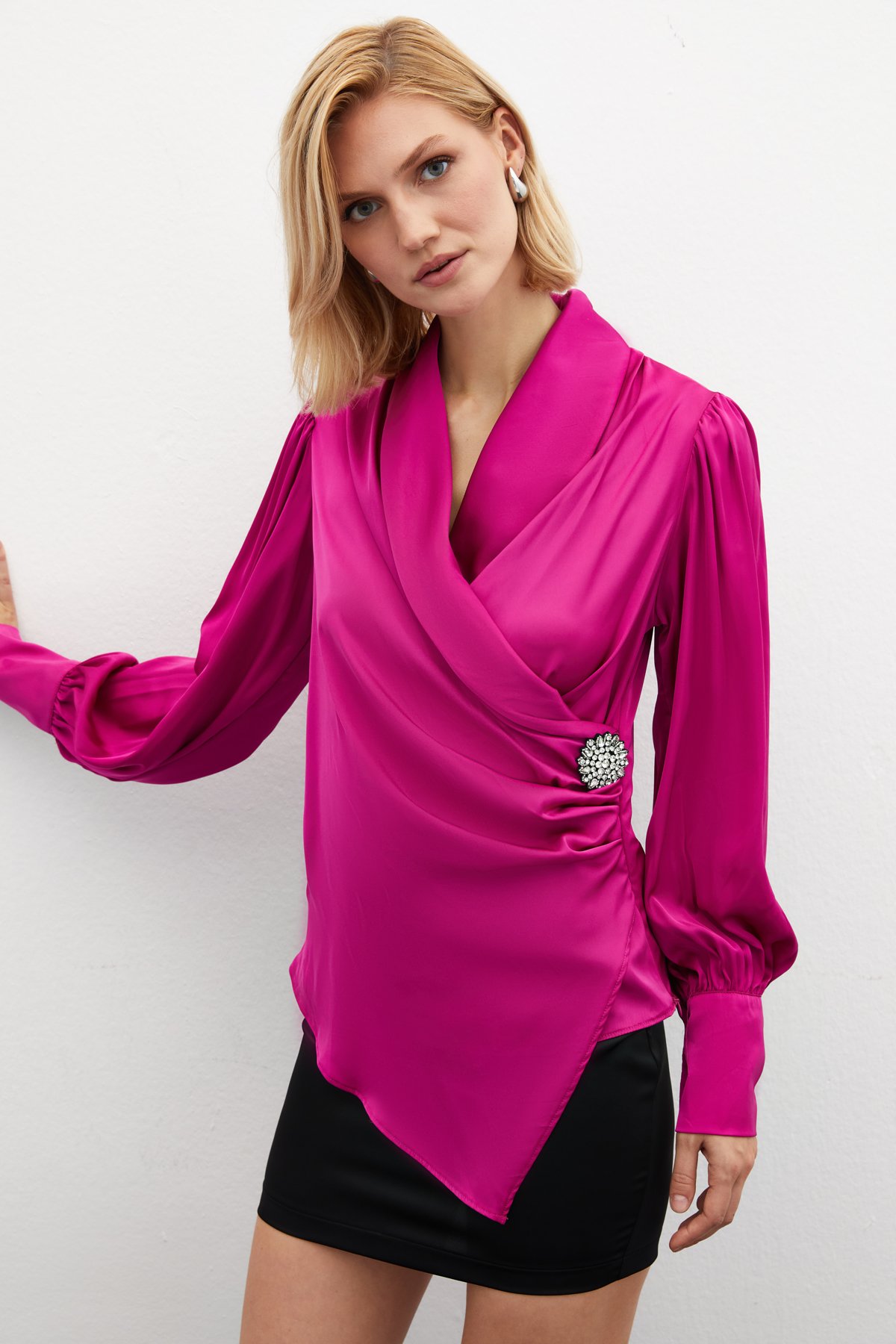 Broşlu Kruvaze Bluz - FUŞYA