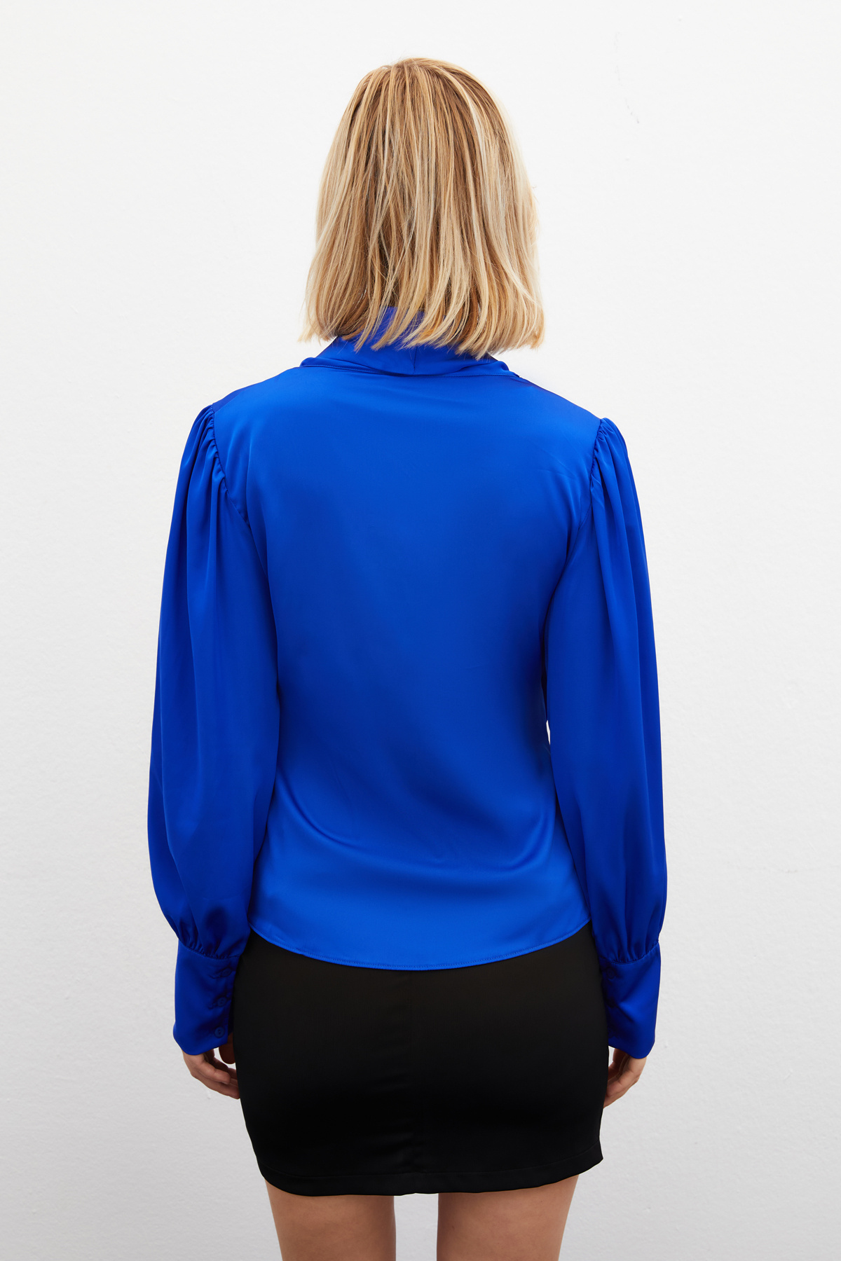 Broşlu Kruvaze Bluz - SAX MAVİ