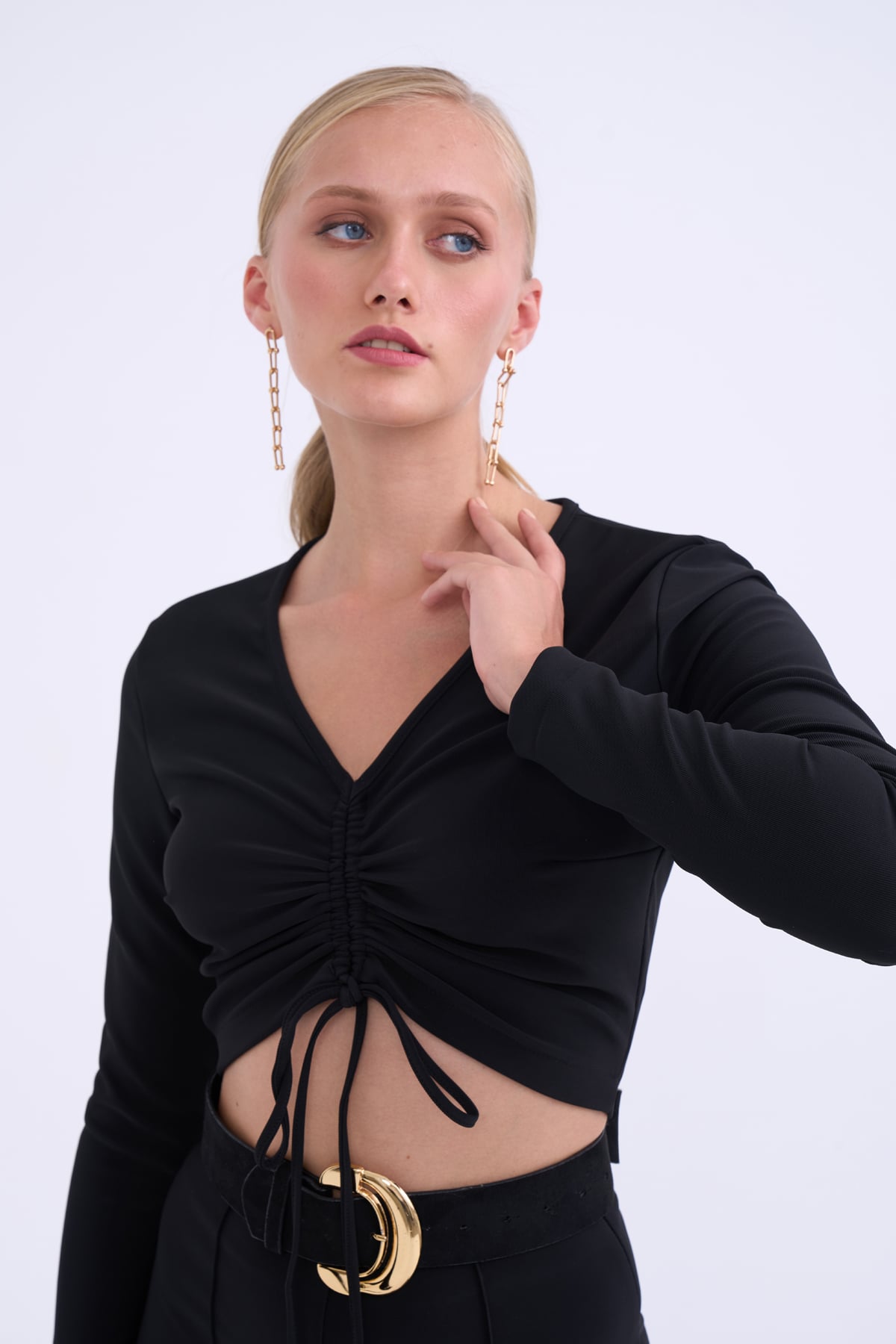 Büzgü detaylı crop bluz - SİYAH