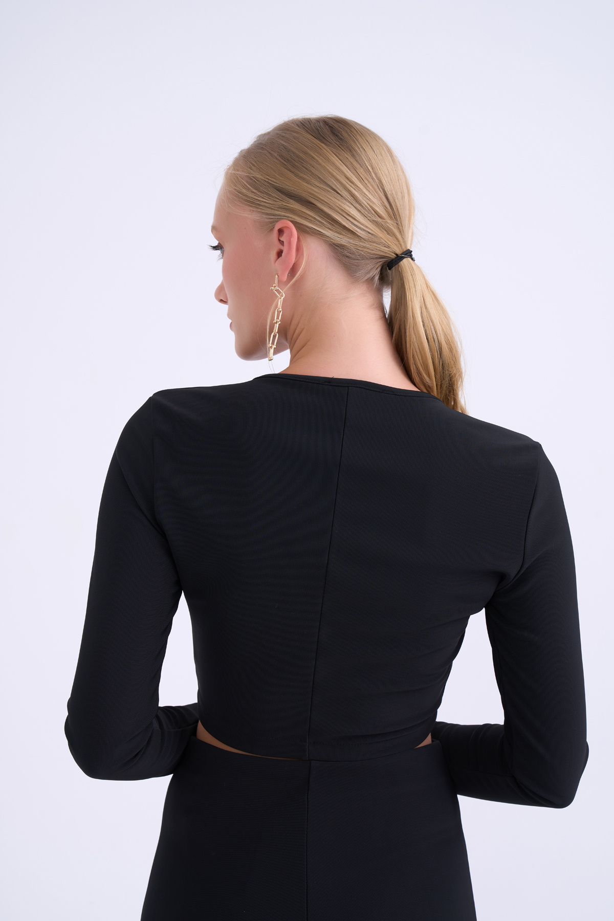 Büzgü detaylı crop bluz - SİYAH