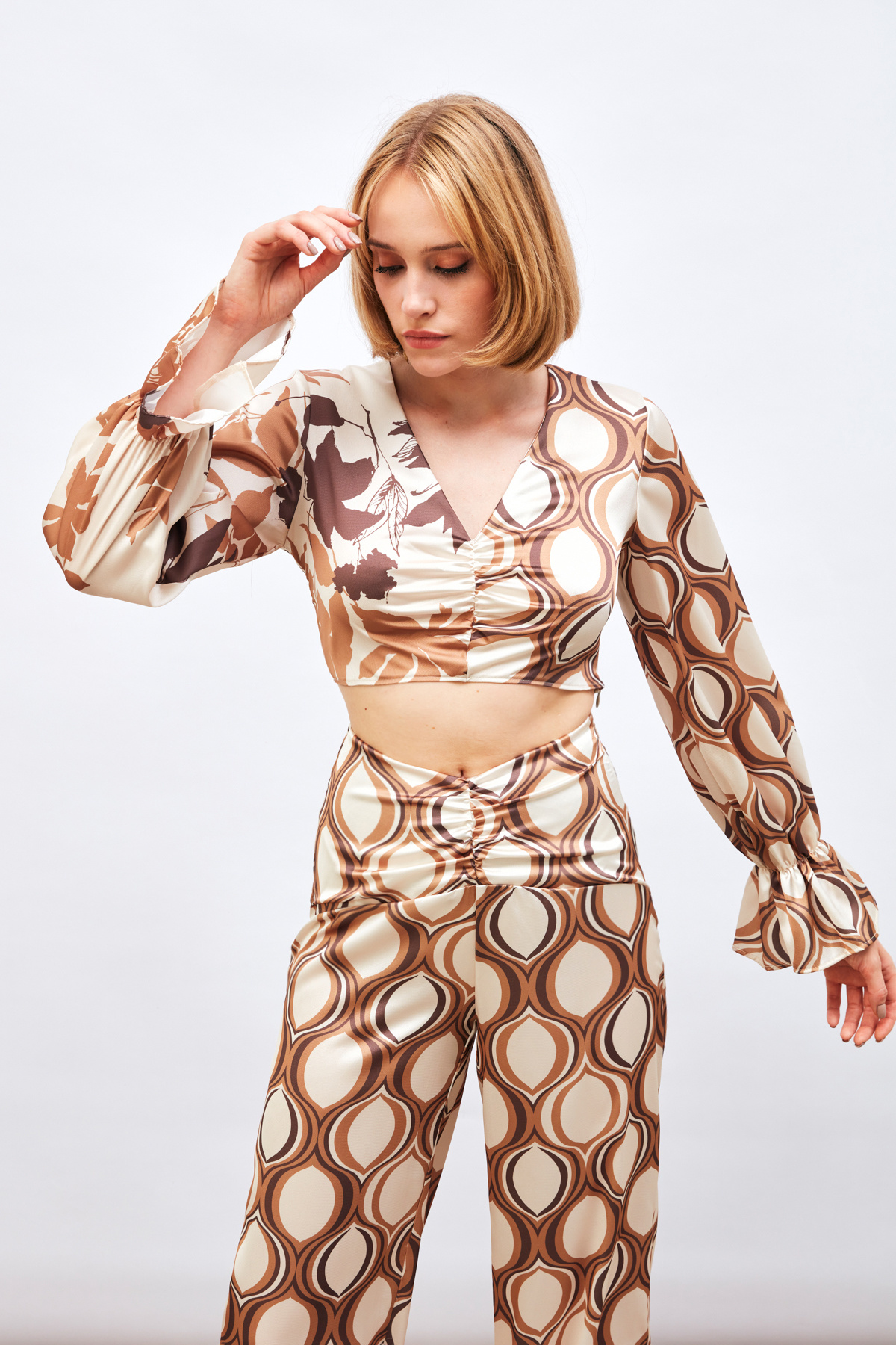 Büzgü Detaylı Desenli Bluz - CAMEL