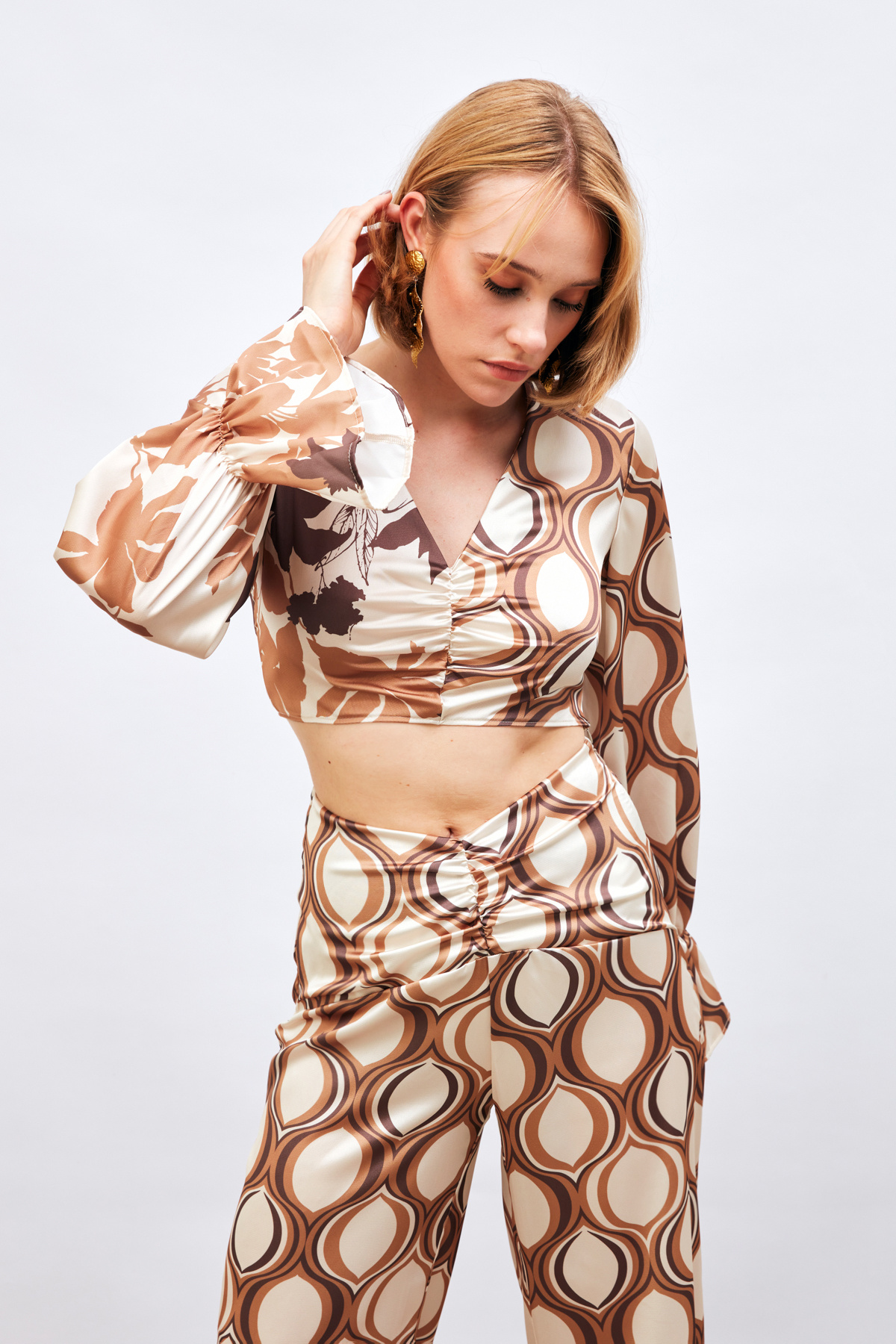 Büzgü Detaylı Desenli Bluz - CAMEL