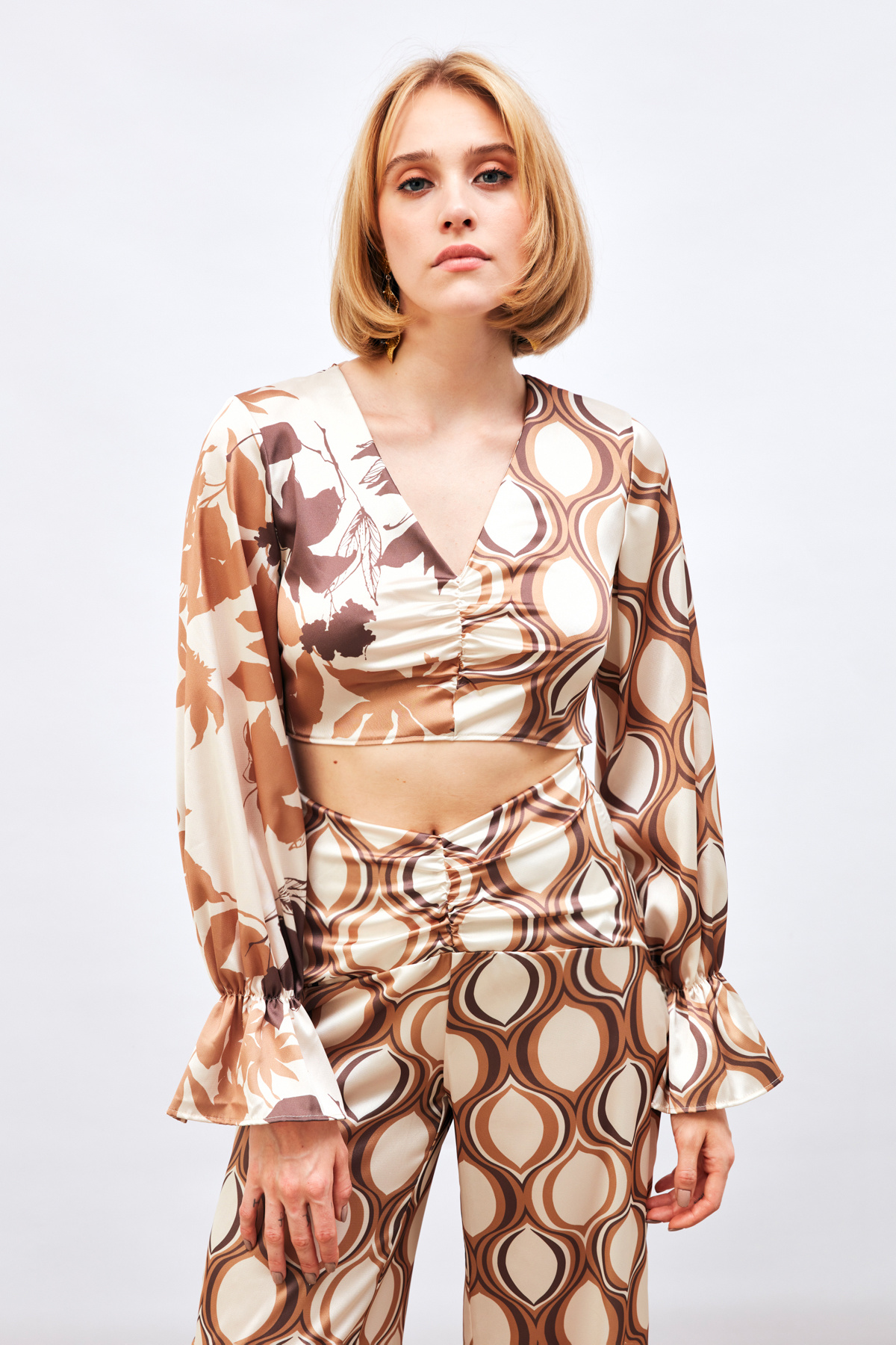 Büzgü Detaylı Desenli Bluz - CAMEL