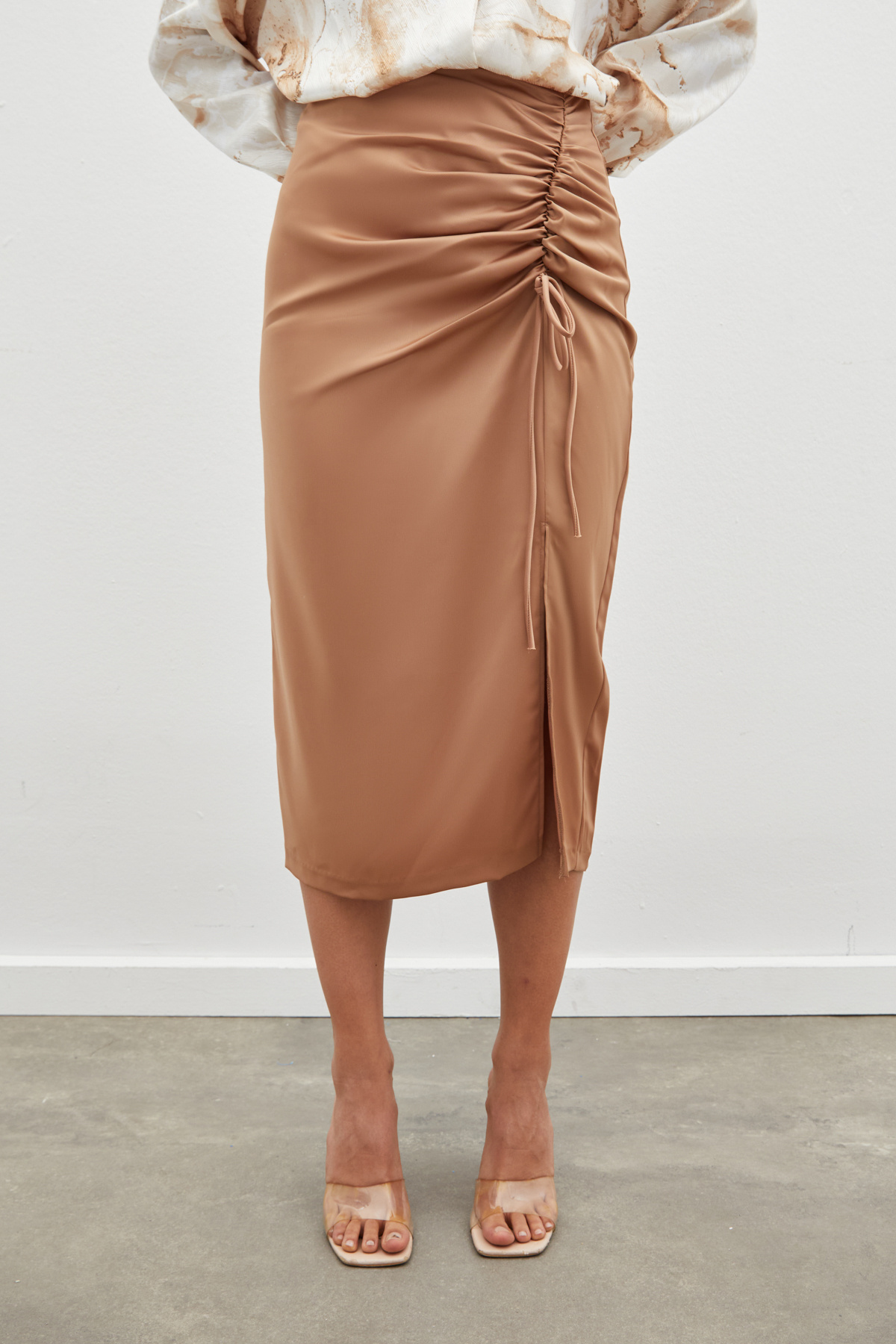 Büzgü Detaylı Saten Etek - CAMEL