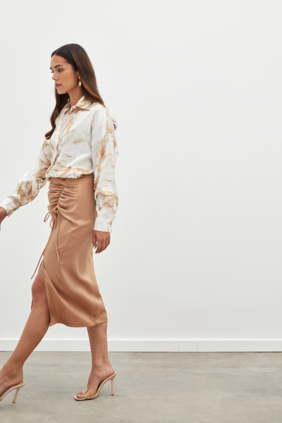 Büzgü Detaylı Saten Etek - CAMEL