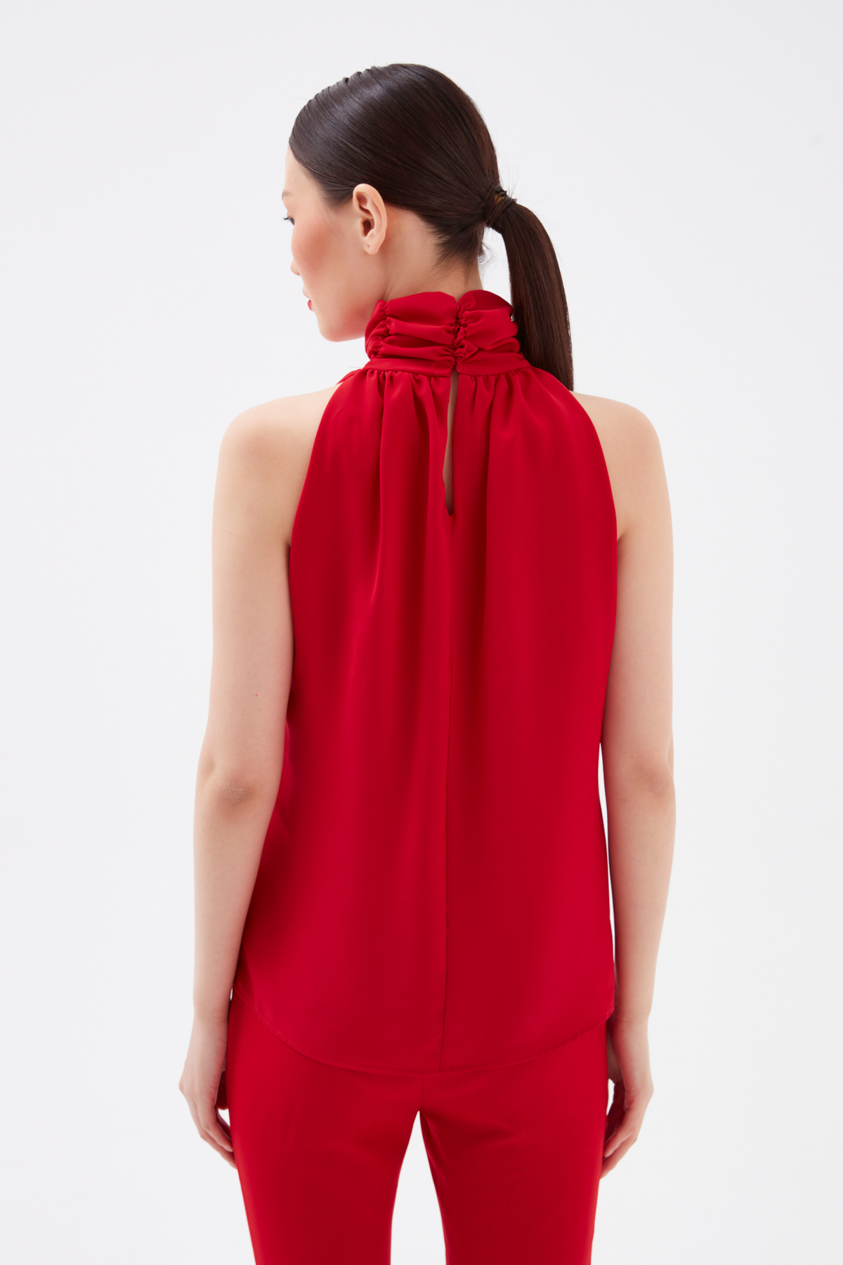 Büzgülü yaka kolsuz bluz - KIRMIZI