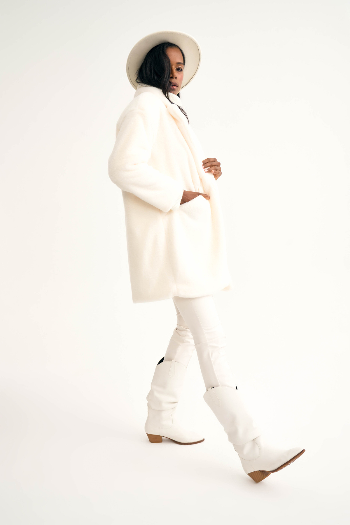 Cep detaylı peluş kaban - EKRU