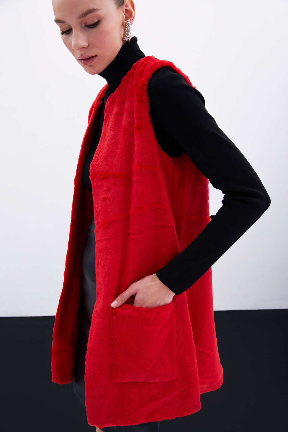 Pocket Detailed Plush Vest - Red