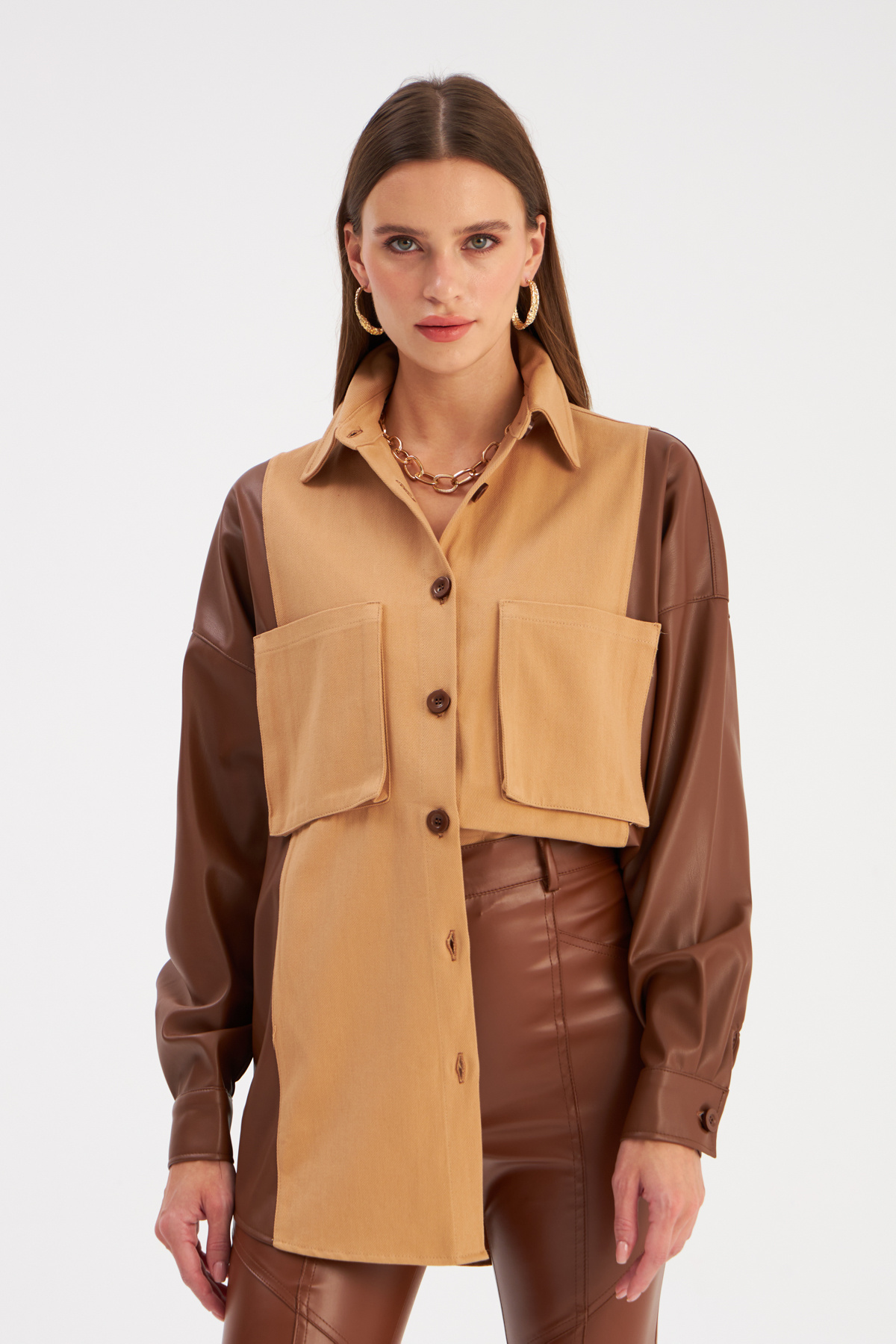 Cepli Deri Detaylı Gömlek - KAHVE-BEJ