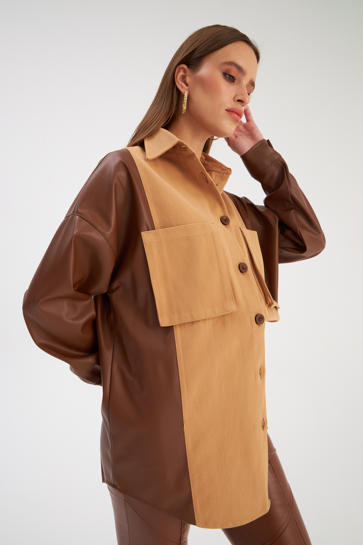 Cepli Deri Detaylı Gömlek - KAHVE-BEJ