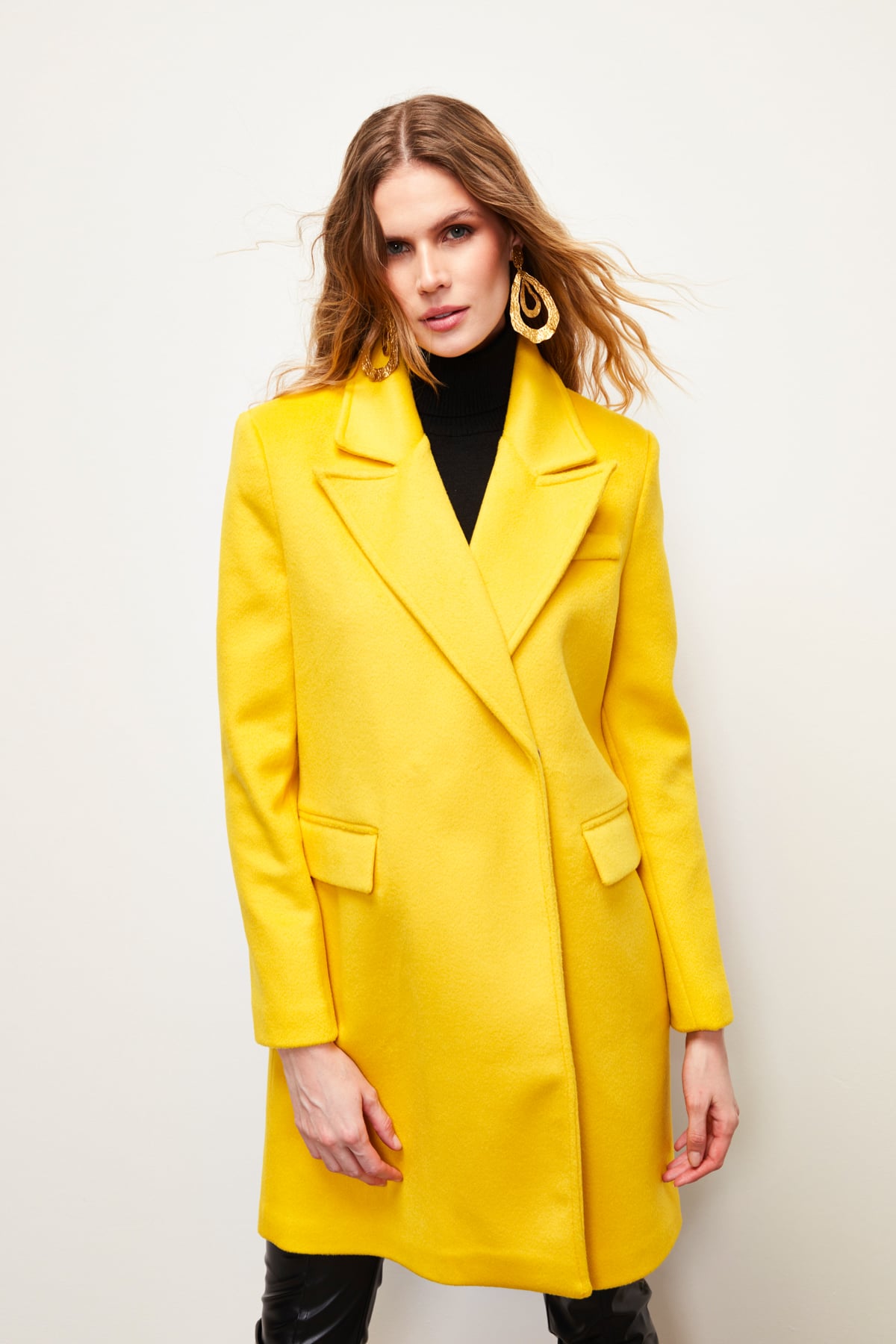 Pocketed Cachet Coat - YELLOW