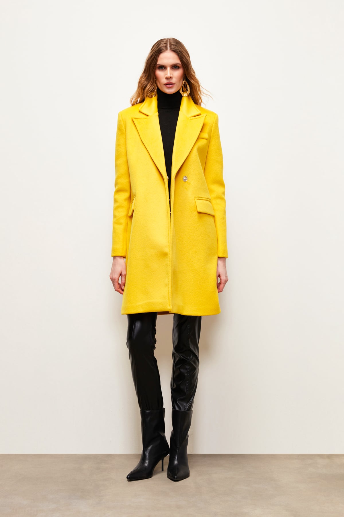 Pocketed Cachet Coat - YELLOW