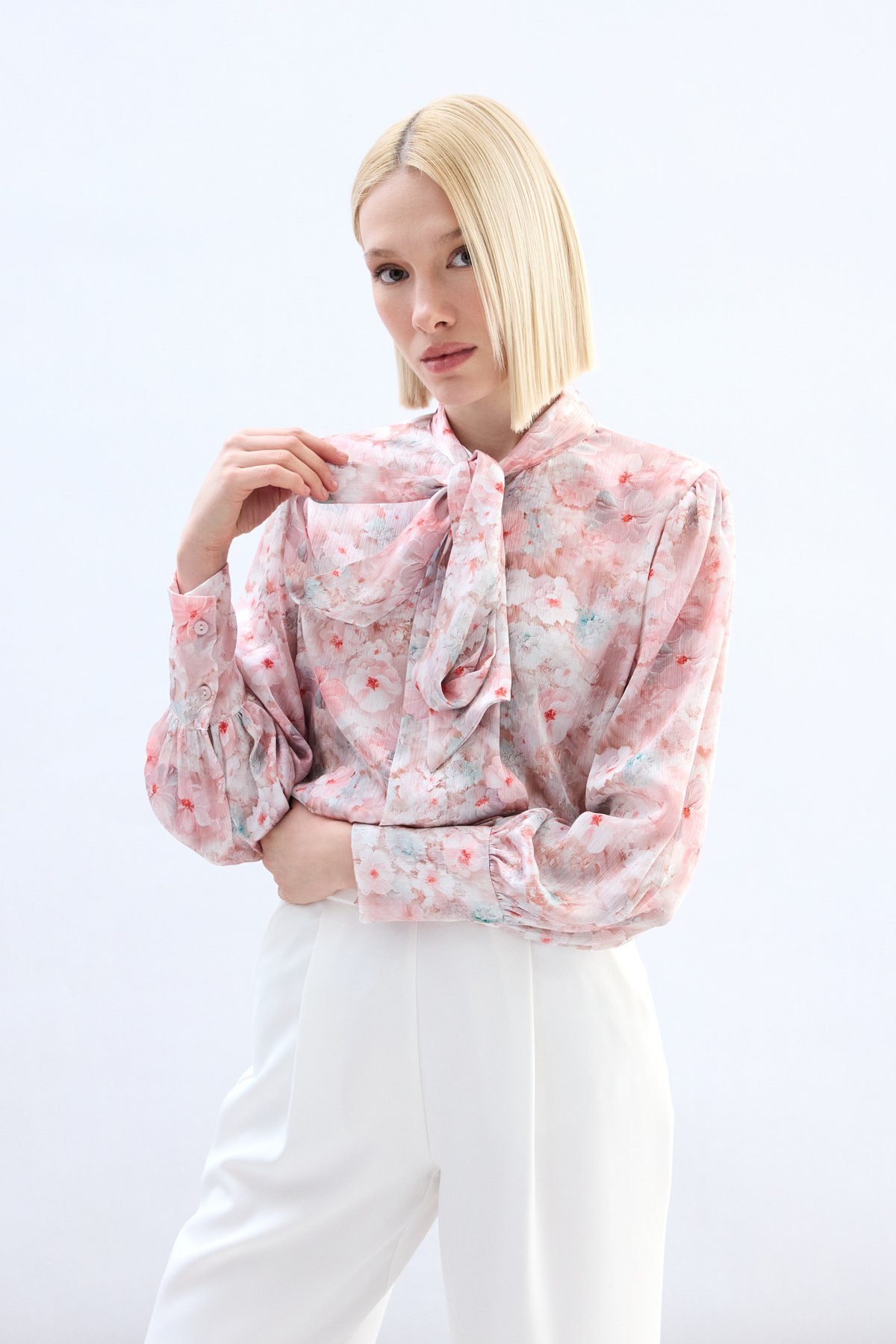 Çiçek Desenli Fularlı Gömlek - Pudra