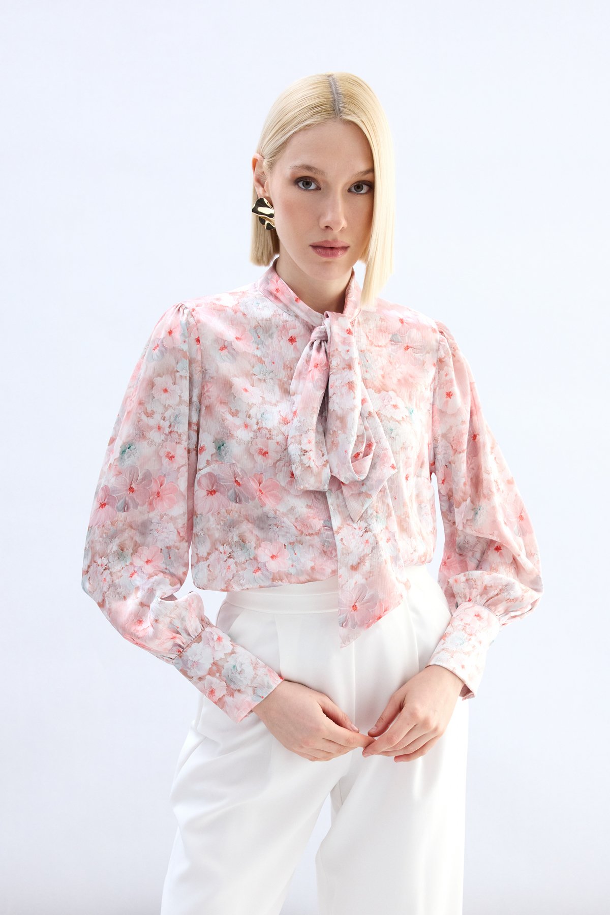 Çiçek Desenli Fularlı Gömlek - Pudra