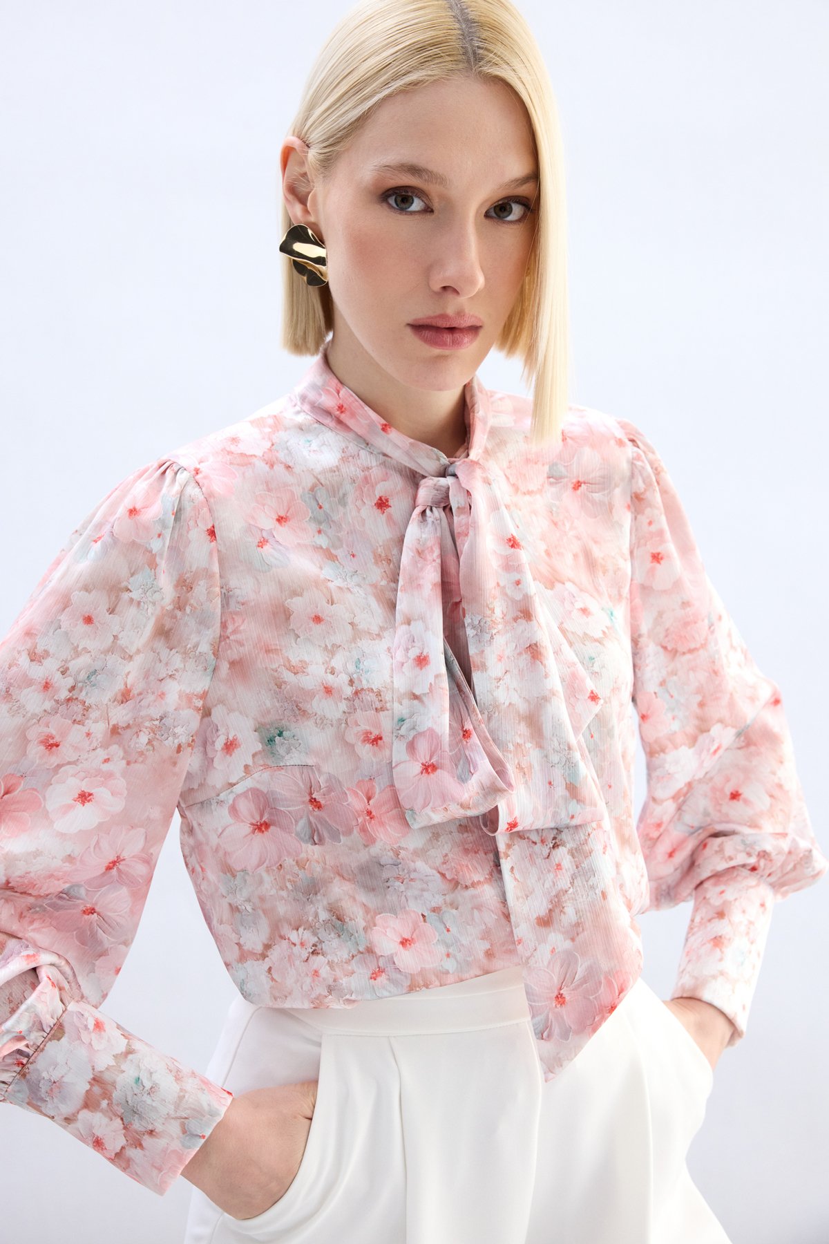 Çiçek Desenli Fularlı Gömlek - Pudra