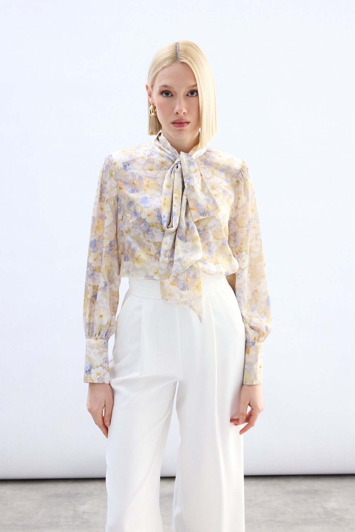 Çiçek Desenli Fularlı Gömlek - Sarı