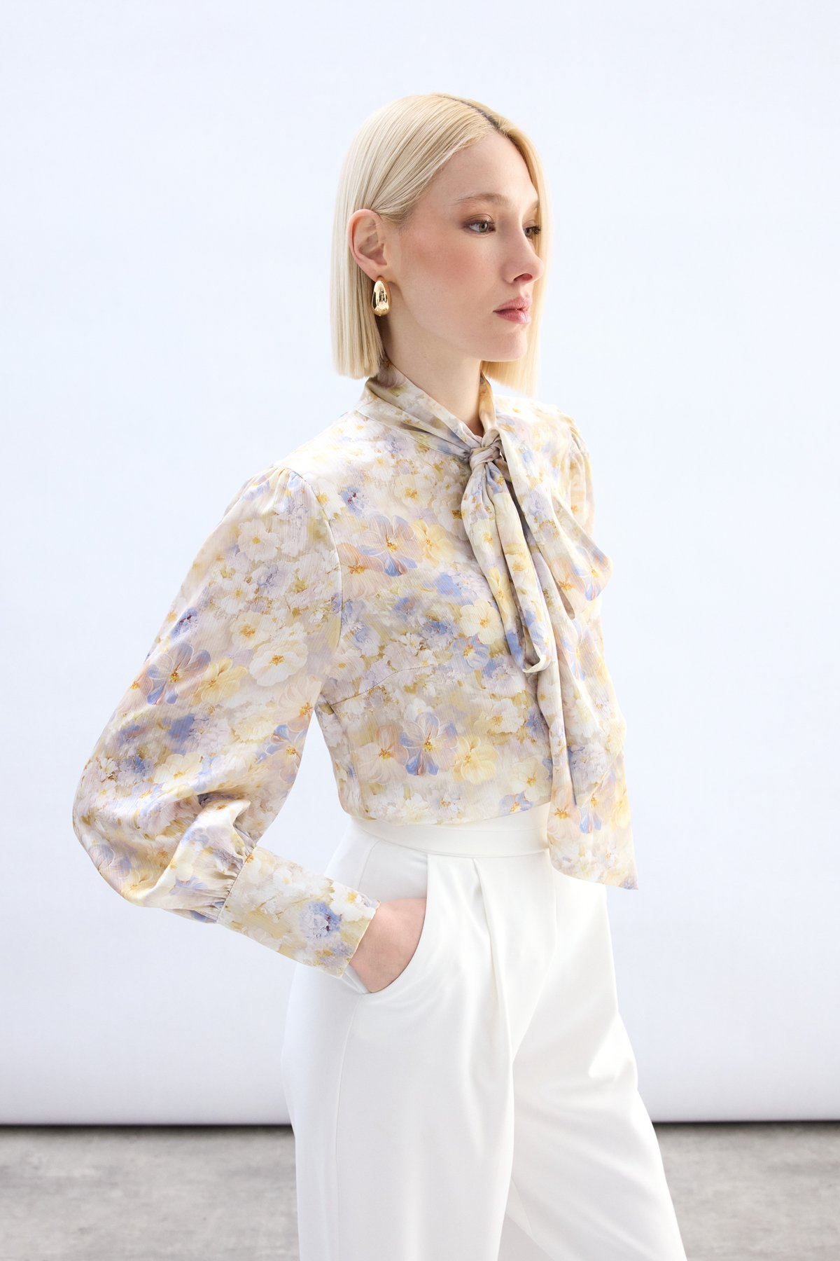 Çiçek Desenli Fularlı Gömlek - Sarı