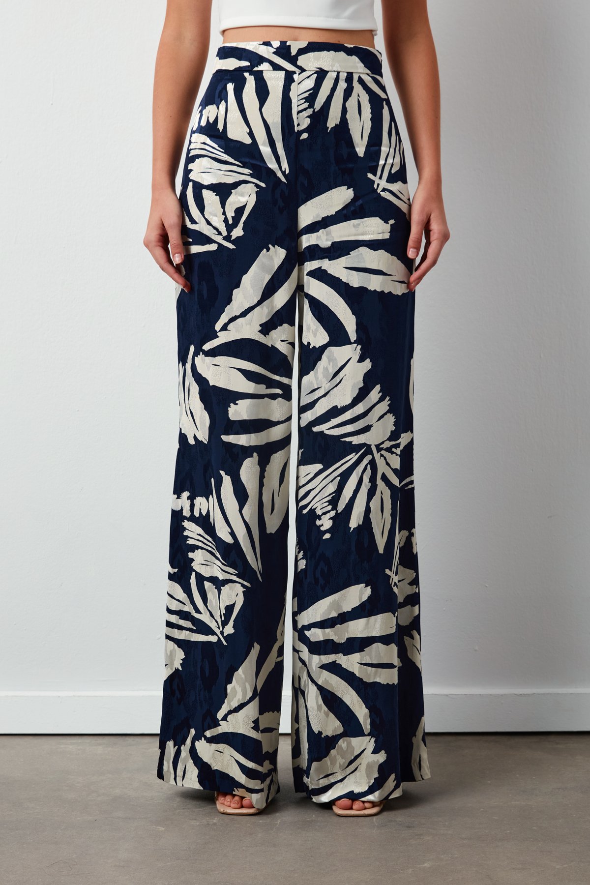 Çiçek Desenli Saten Pantolon - LACİVERT