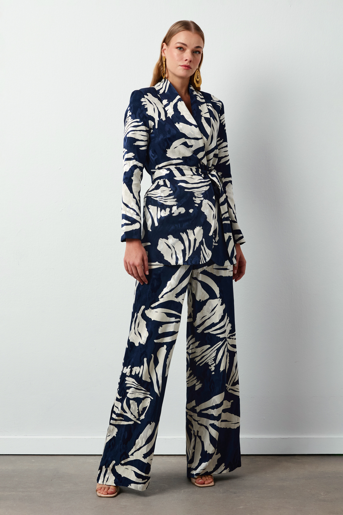 Çiçek Desenli Saten Pantolon - LACİVERT