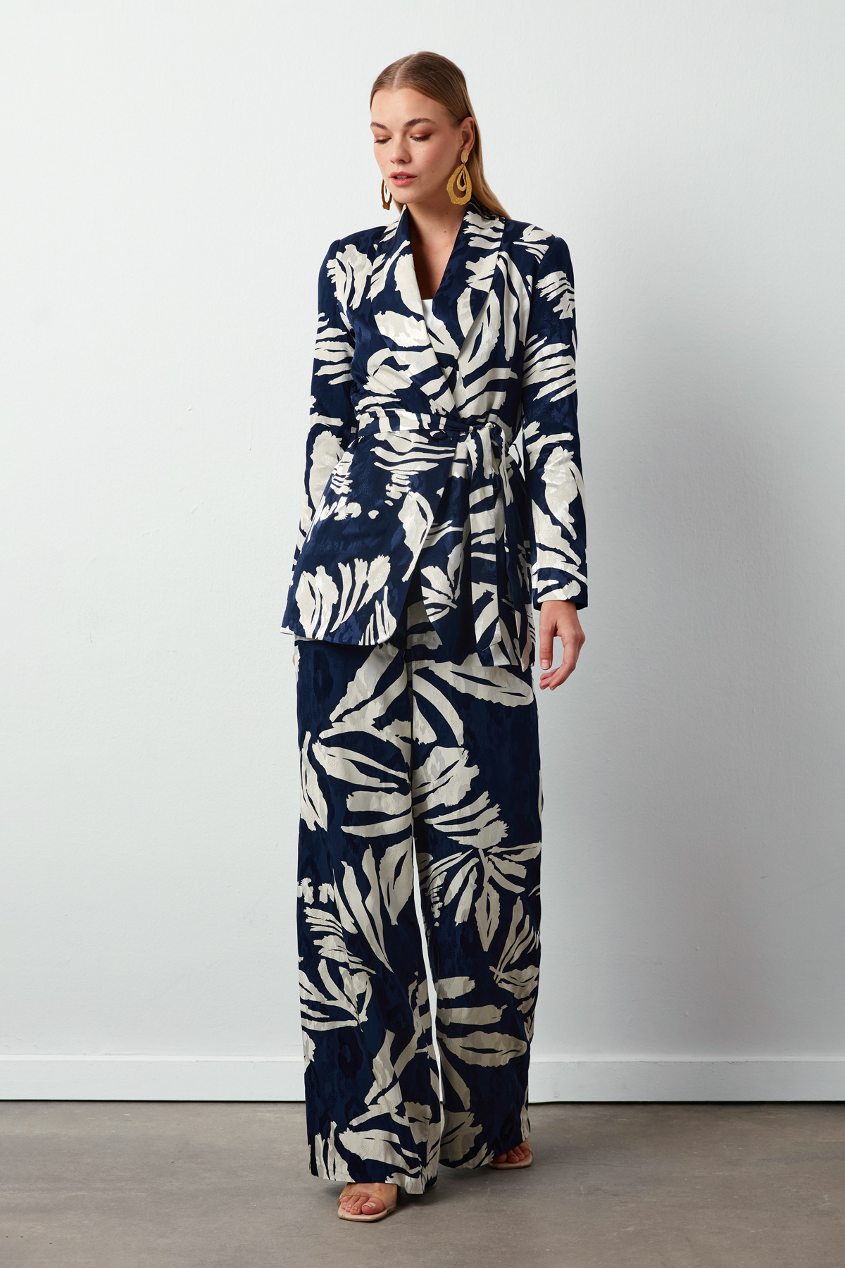 Çiçek Desenli Saten Pantolon - LACİVERT