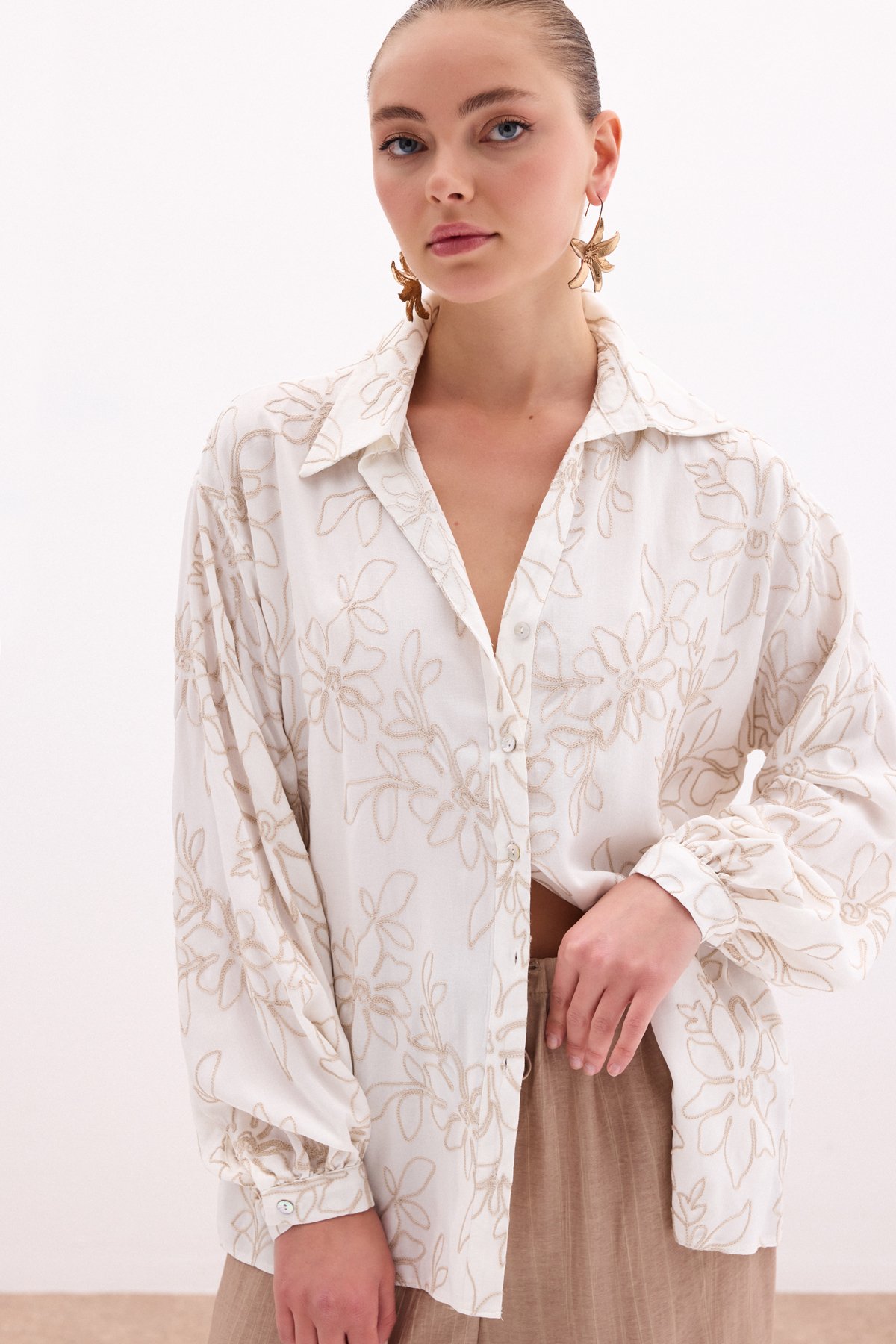 Çiçek Nakışlı Viskon Gömlek - Bej