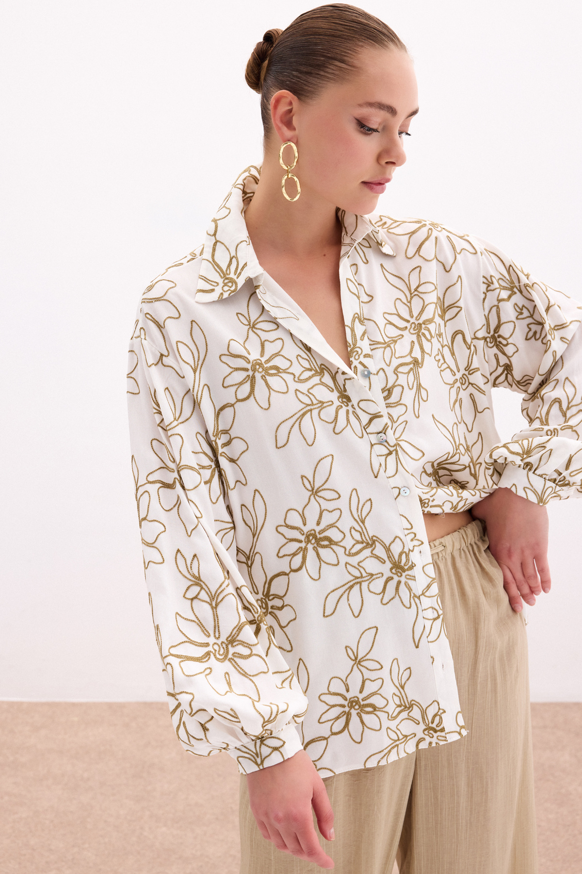 Çiçek Nakışlı Viskon Gömlek - Haki