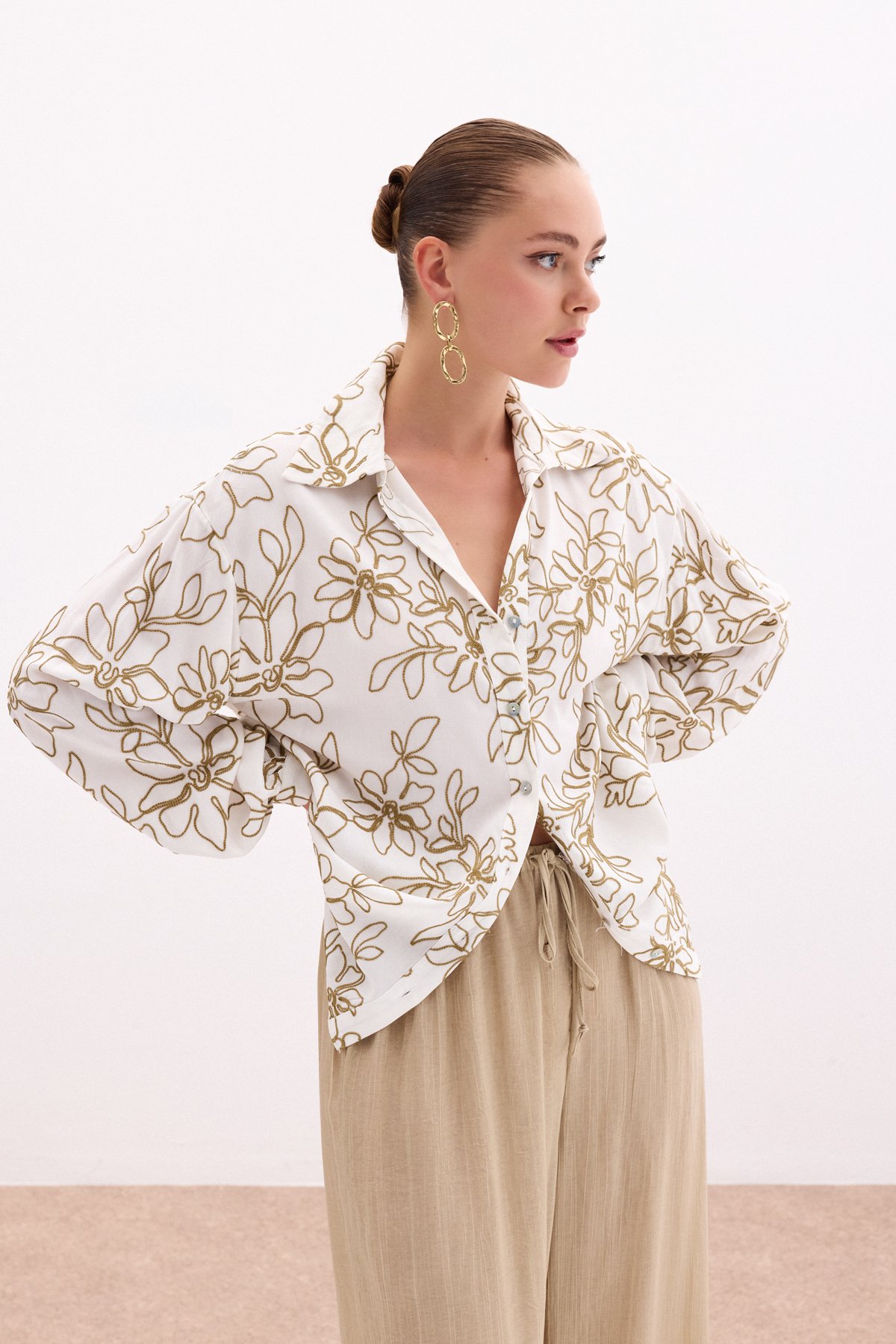 Çiçek Nakışlı Viskon Gömlek - Haki