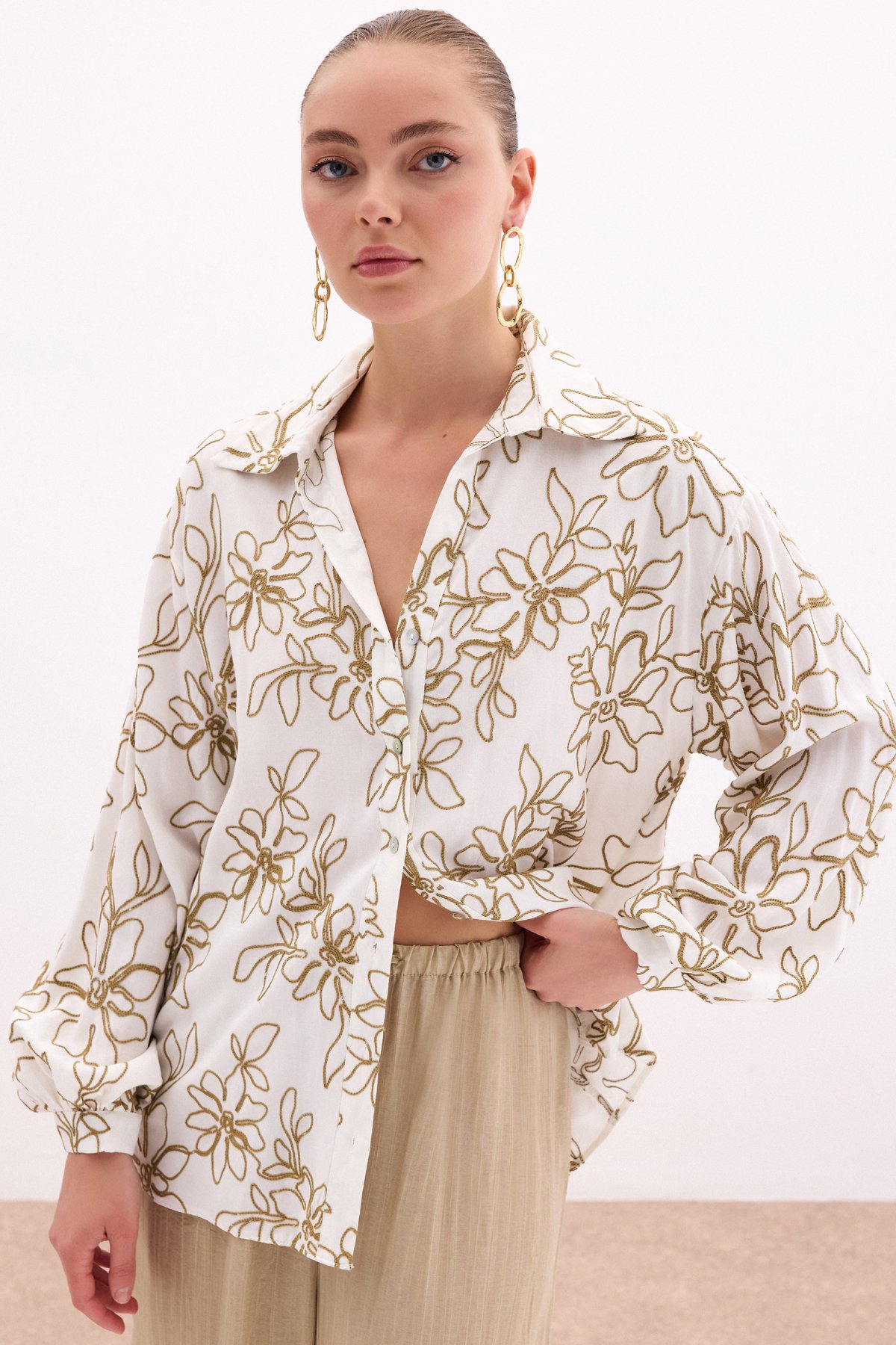 Çiçek Nakışlı Viskon Gömlek - Haki