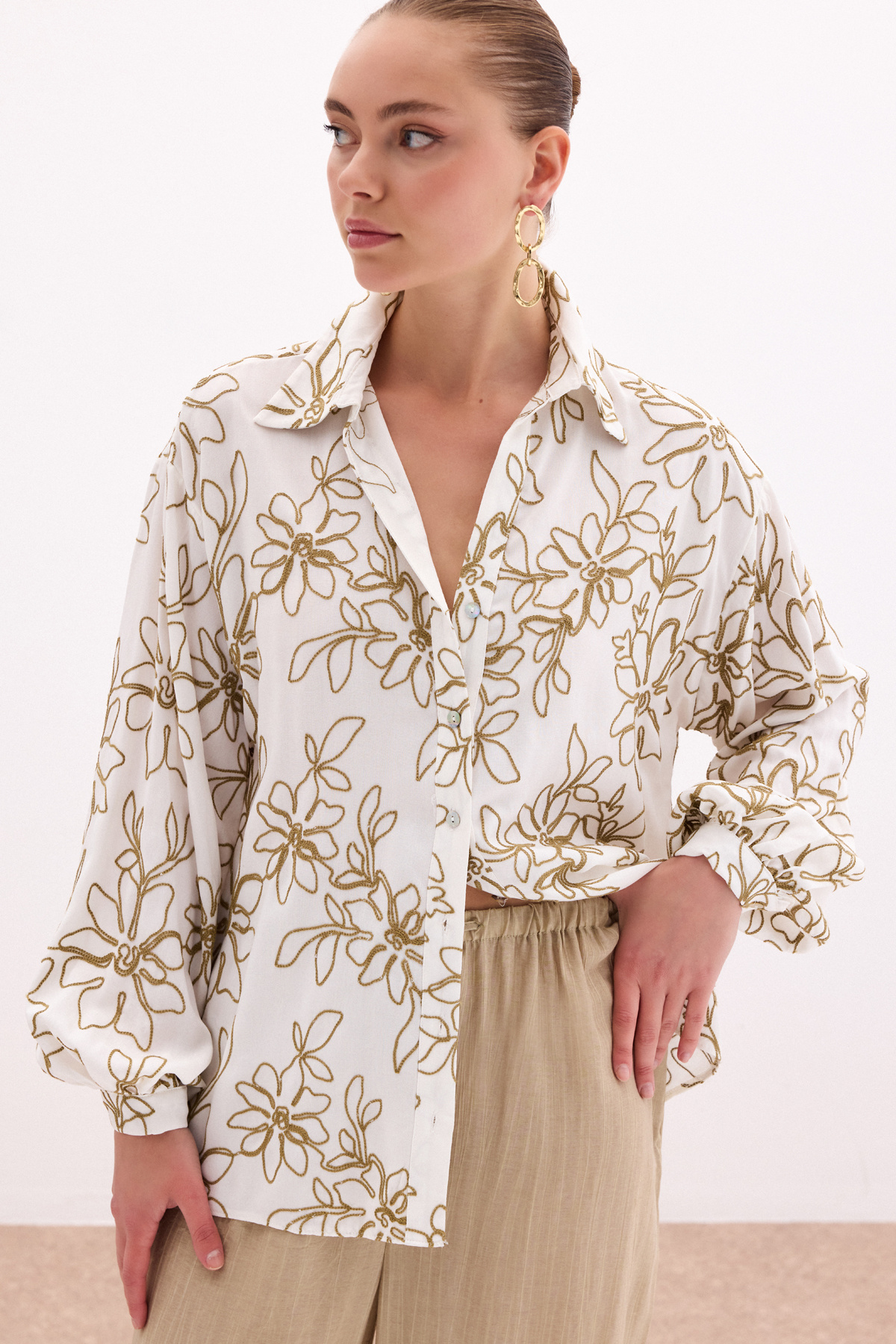 Çiçek Nakışlı Viskon Gömlek - Haki