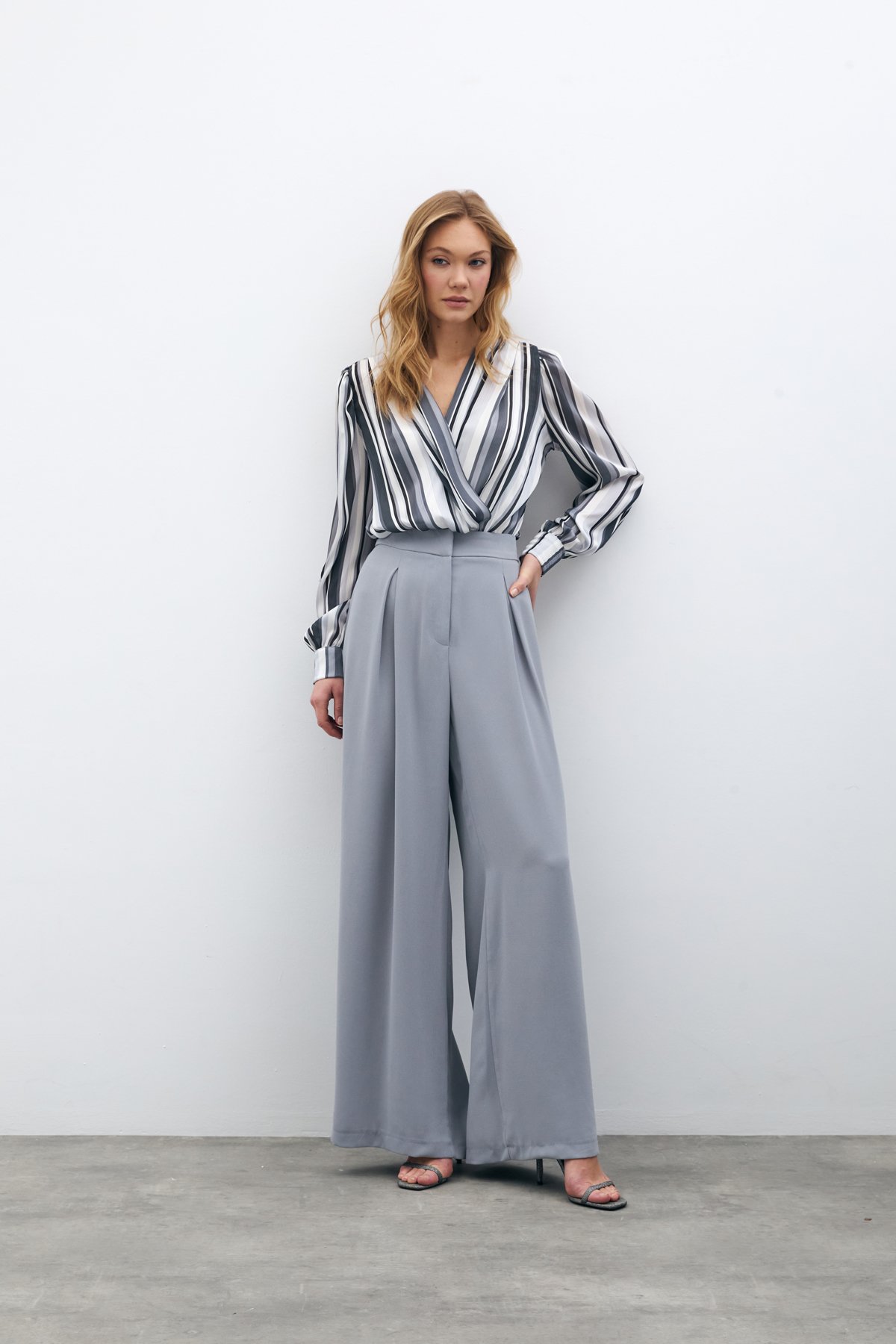 Çizgili Bodysuit Bluz - Gri