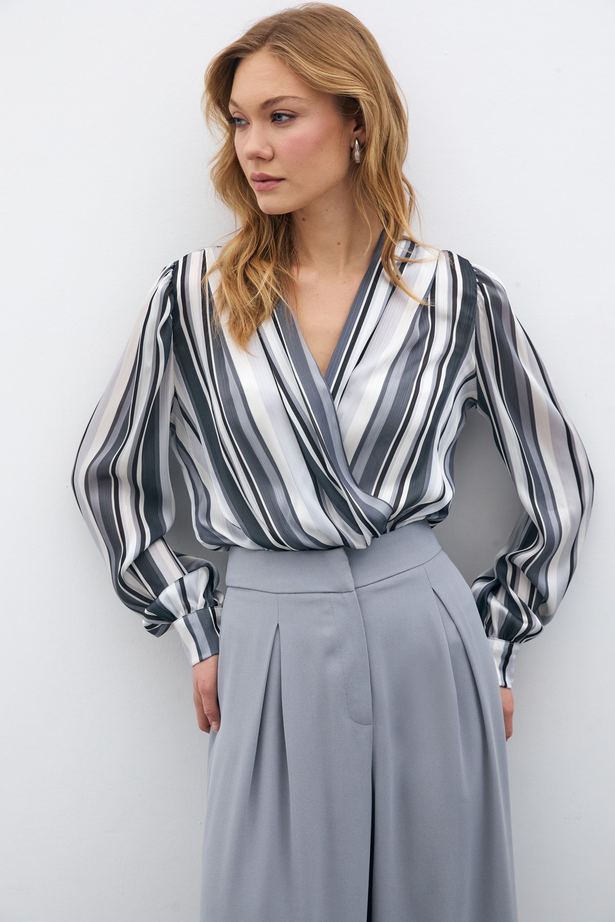 Çizgili Bodysuit Bluz - Gri