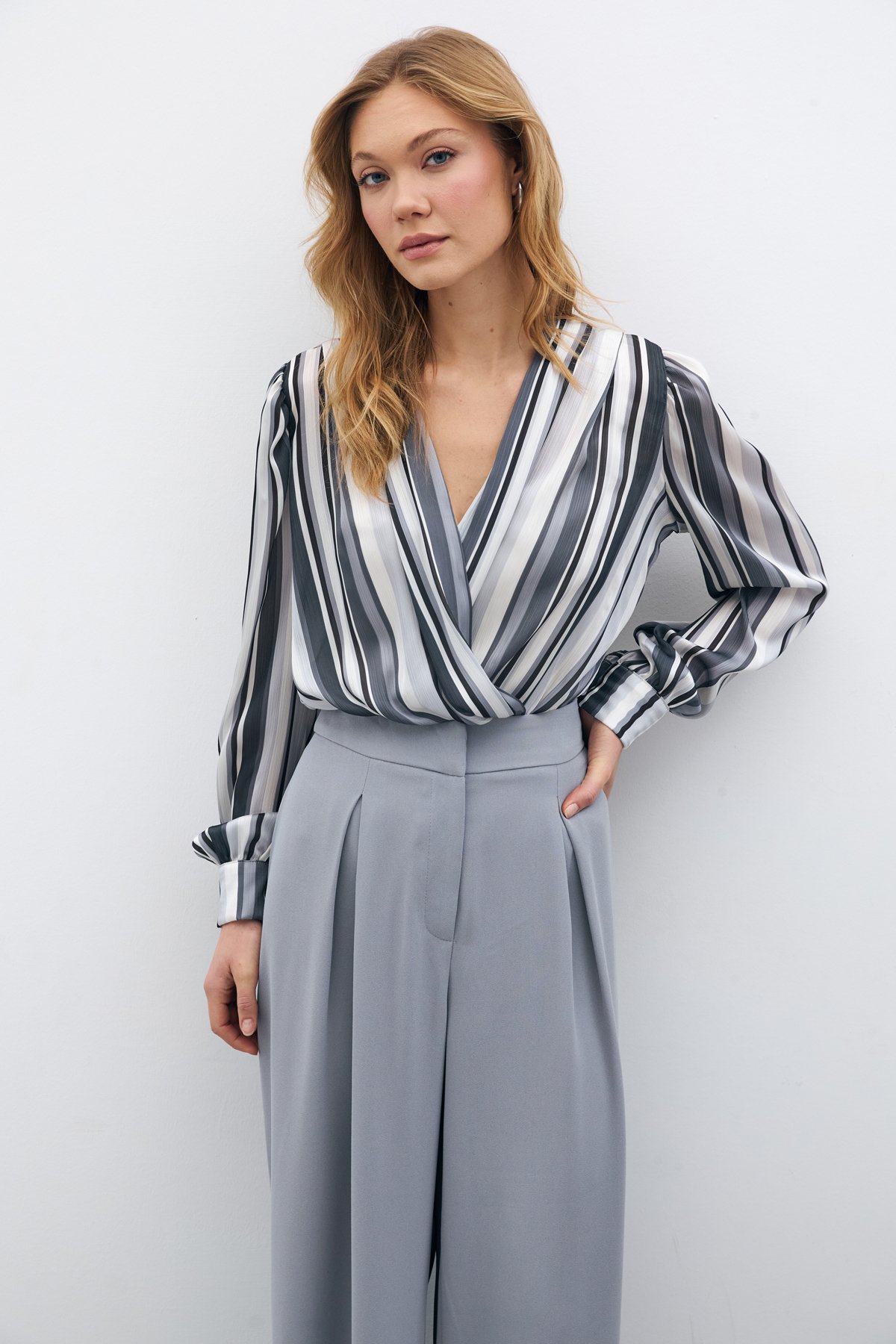 Çizgili Bodysuit Bluz - Gri