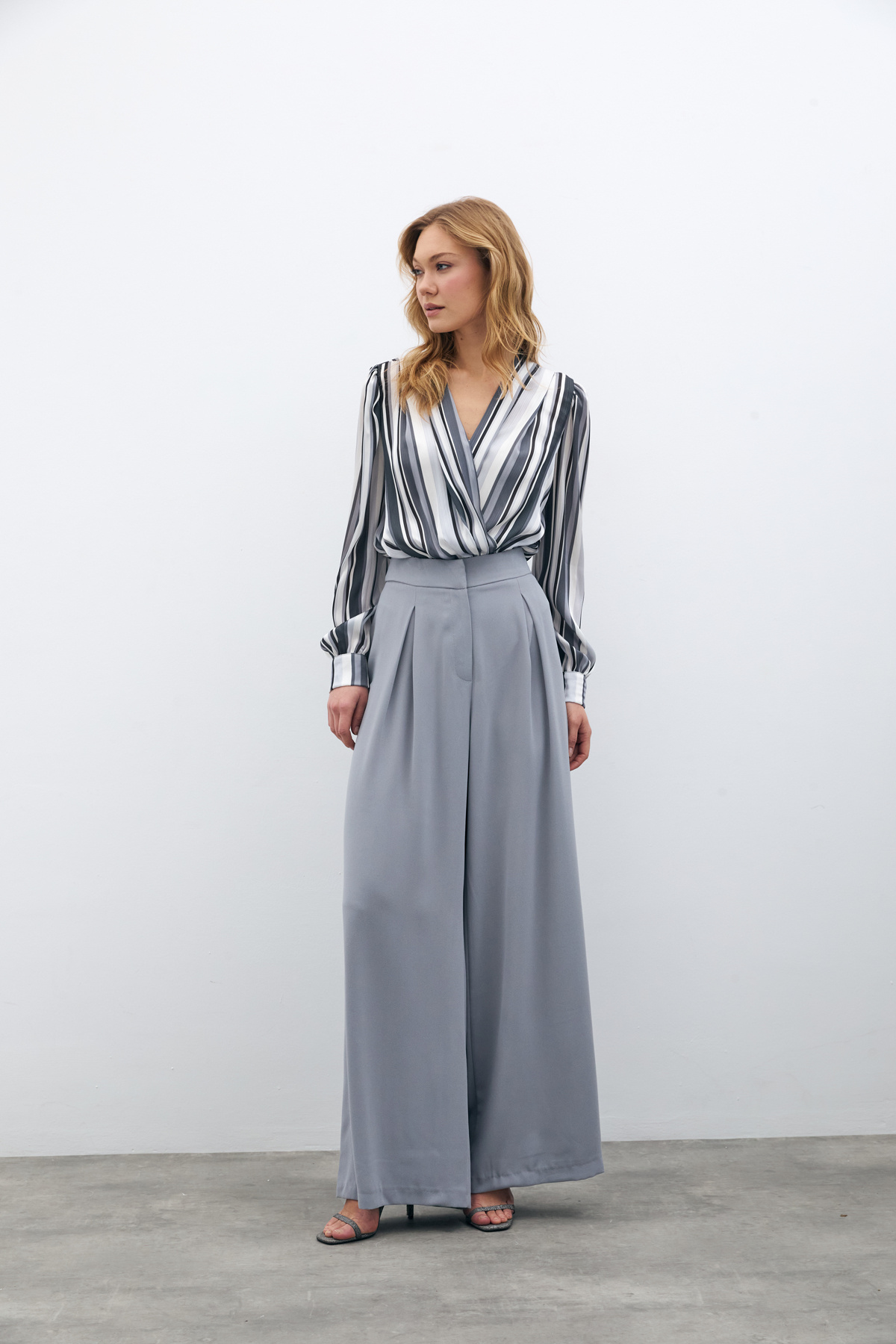 Çizgili Bodysuit Bluz - Gri