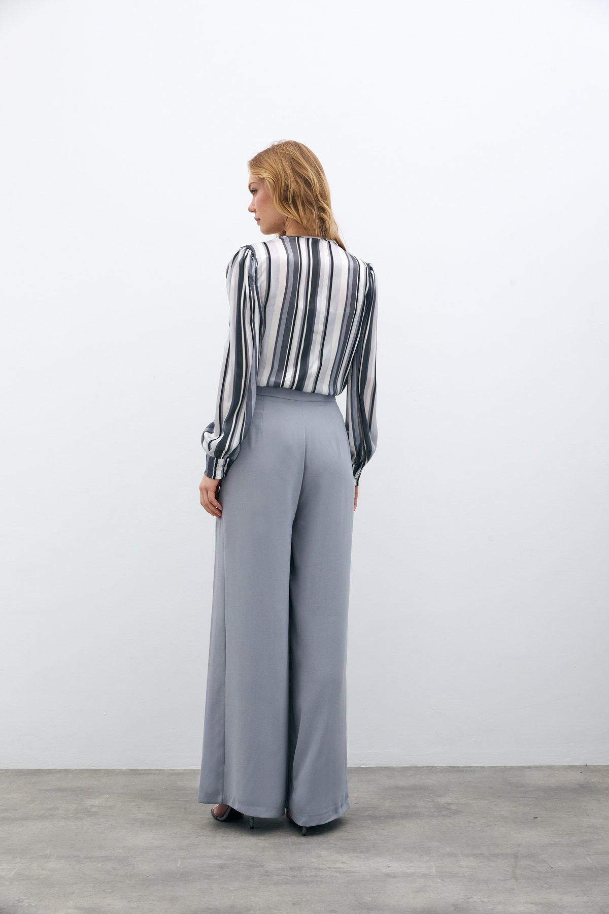 Çizgili Bodysuit Bluz - Gri