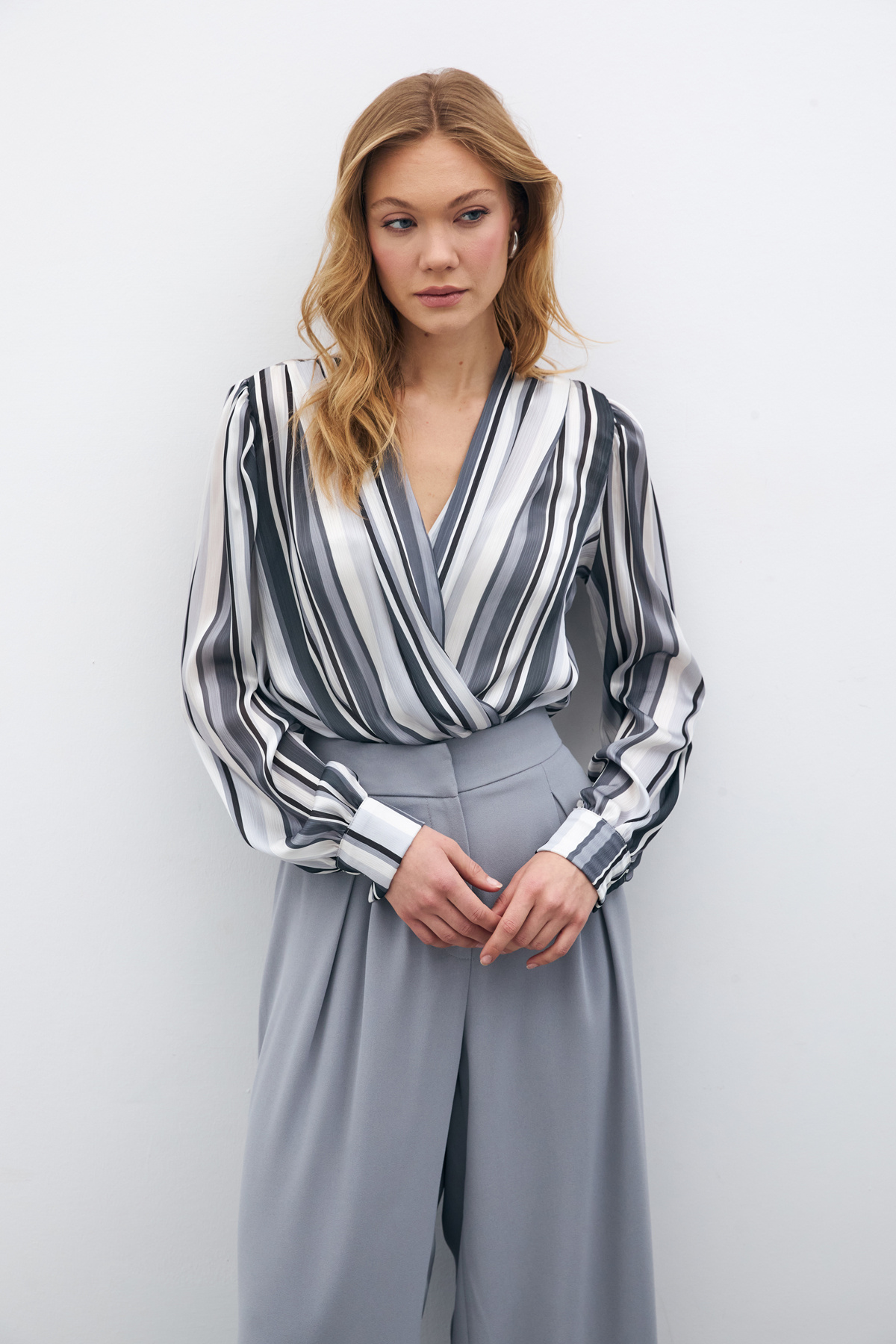 Çizgili Bodysuit Bluz - Gri