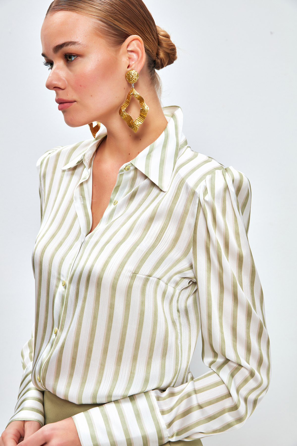 Çizgili Vatka Detaylı Gömlek - ÇAĞLA YEŞİLİ