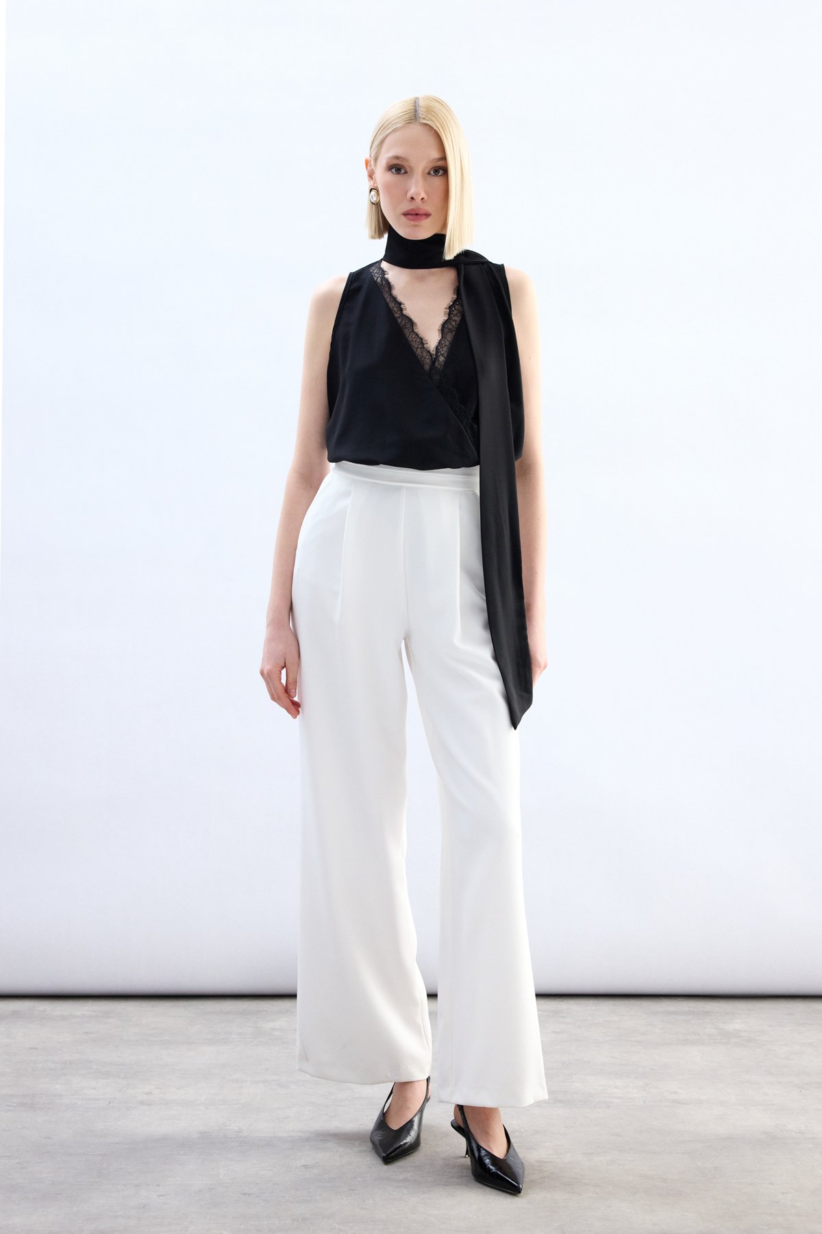 Dantel Detaylı Bodysuit Bluz - Siyah