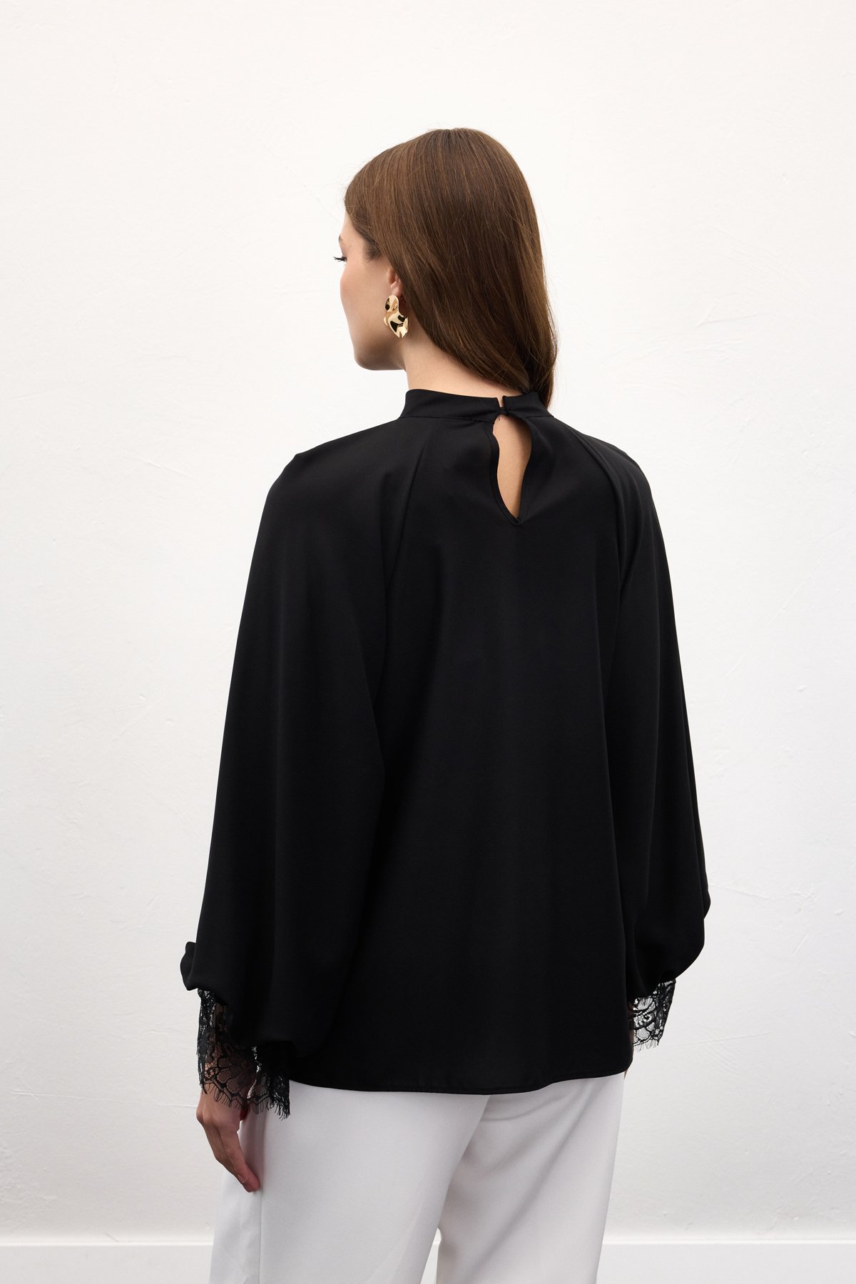 Dantel Detaylı Uzun Kollu Bluz - Siyah